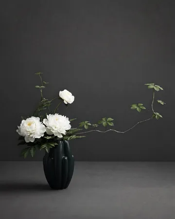 Bloom slim vase mini 34x19,5 cm - Mørkegrønn - 101 Copenhagen