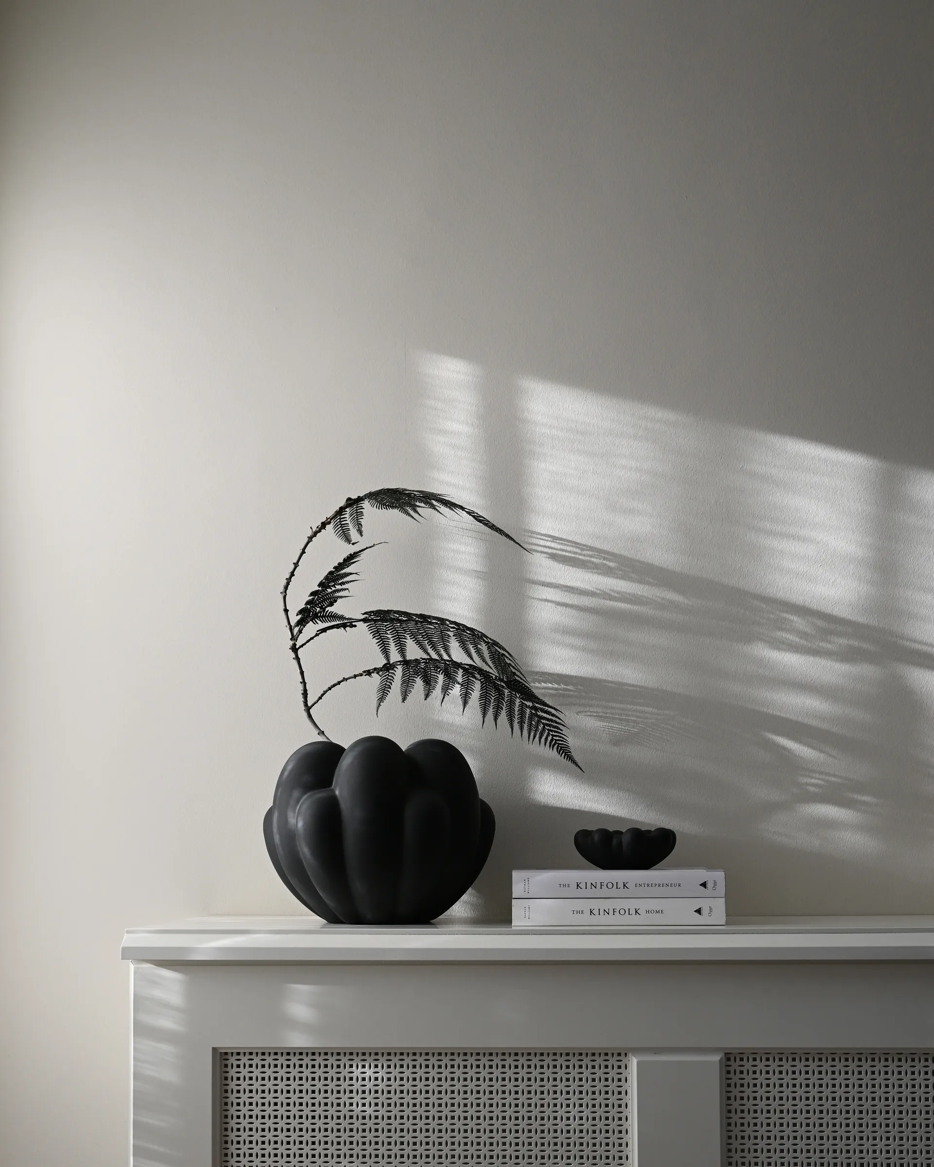 Bloom vase petit 22,5x24 cm, Svart 101 Copenhagen