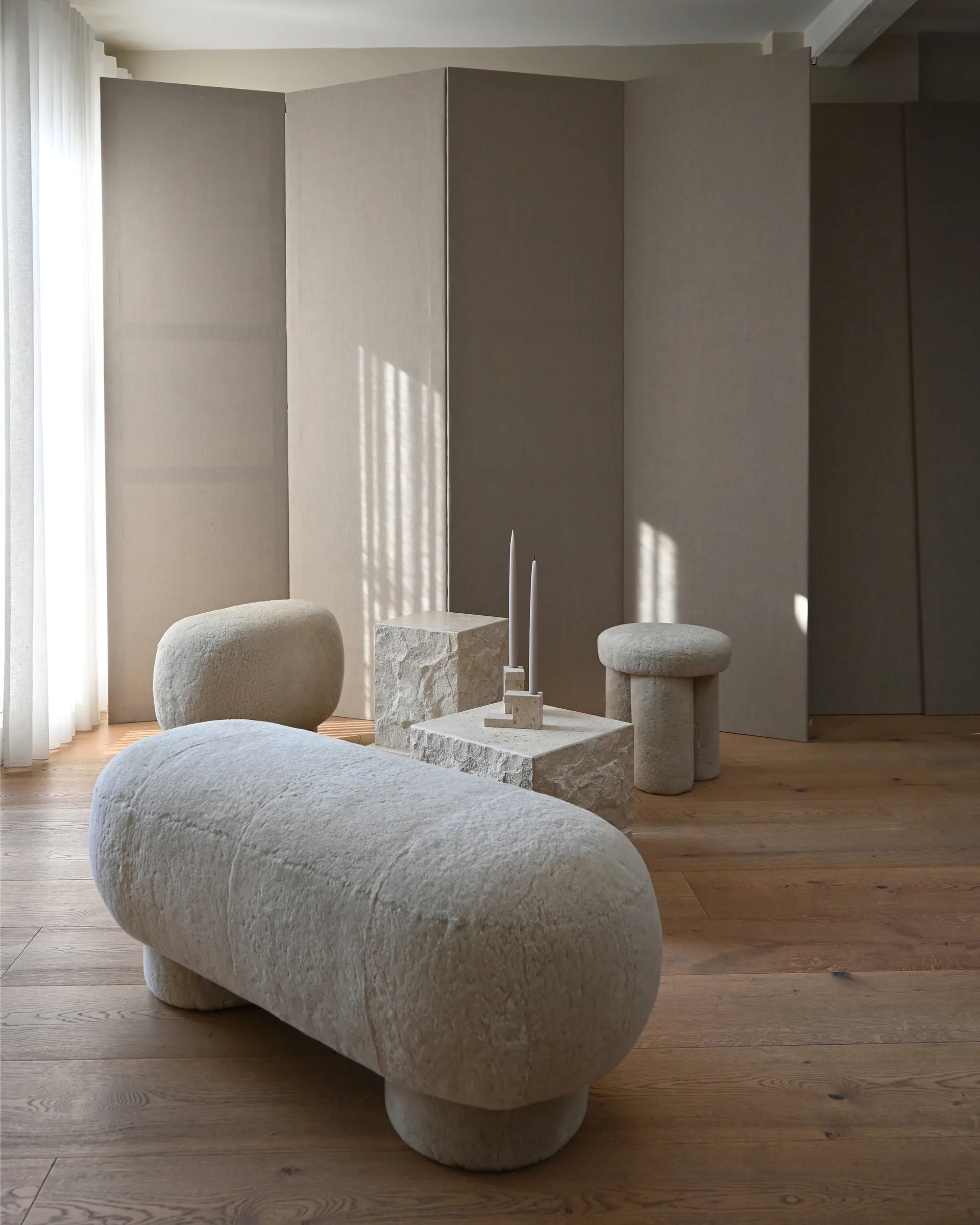 Temple sidebord low 42x40 cm, Chrome-limestone 101 Copenhagen