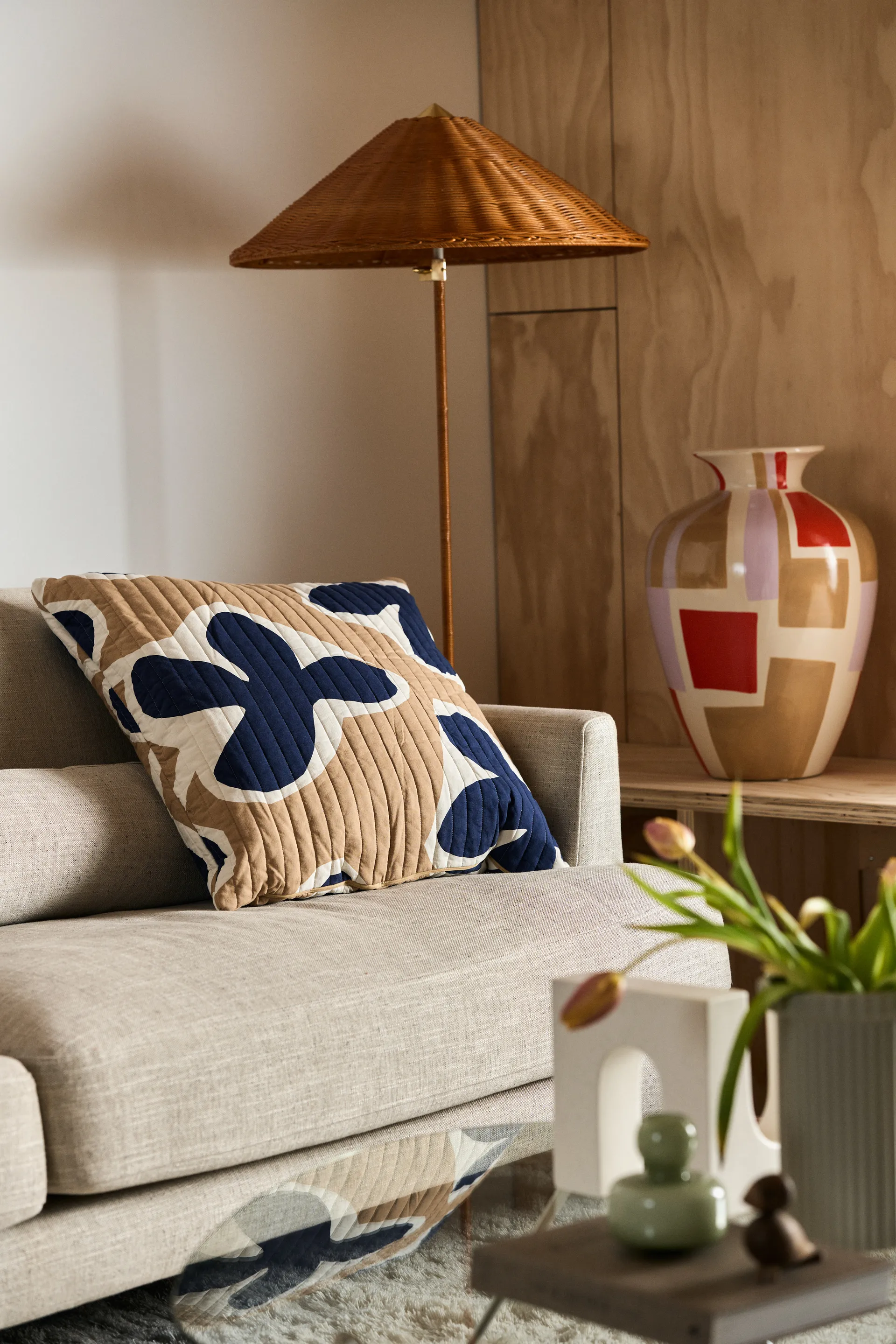 Bredhult sofa, 3-seter tekstil bern 0341 beige, hvitoljede eikeben 1898