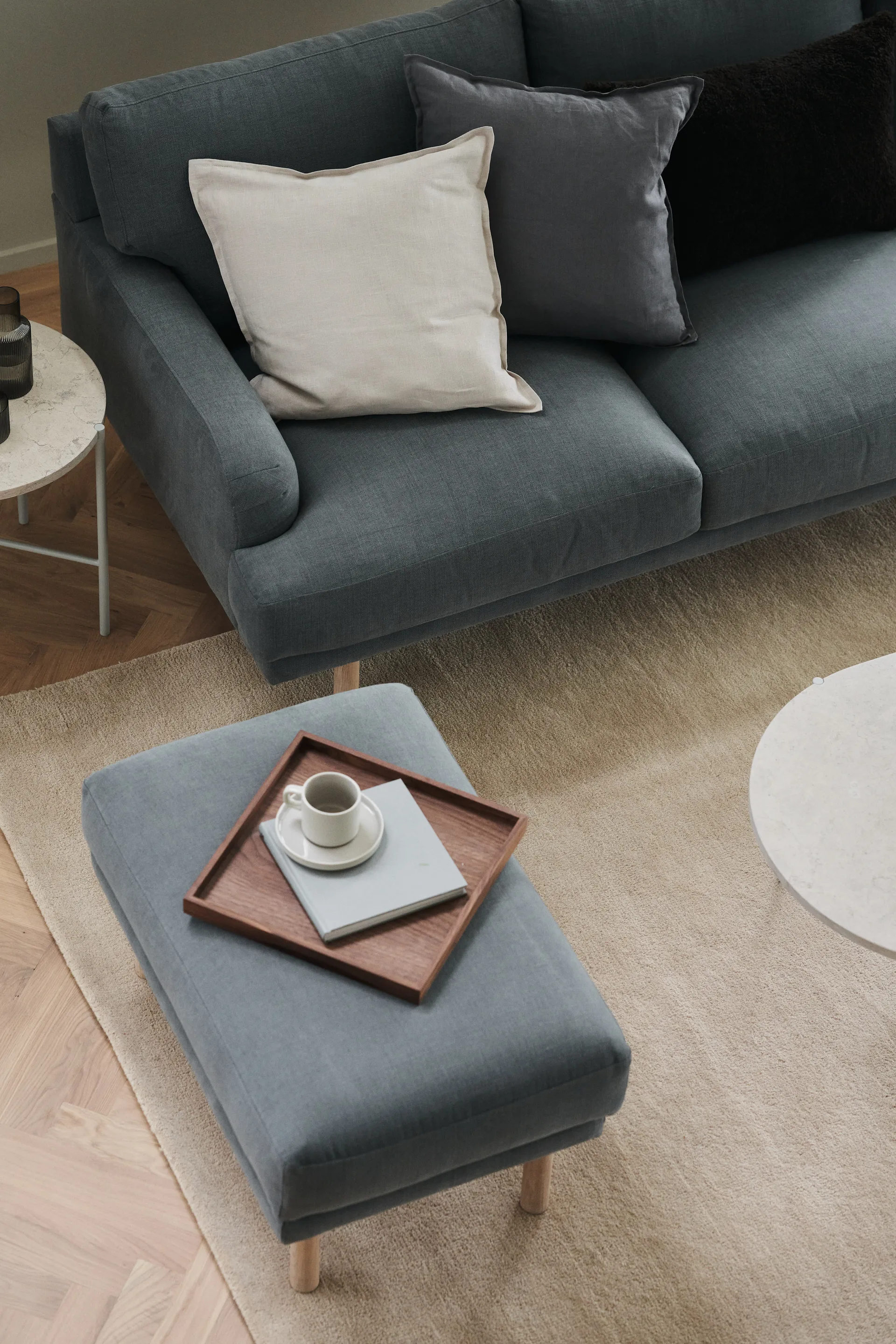 Lidnäs fotskammel, Caleido mørkegrå 1898