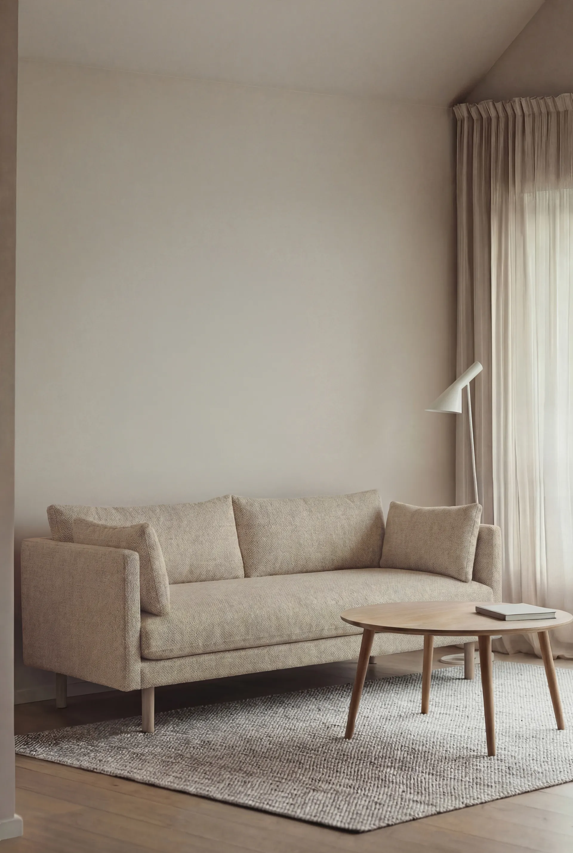Linnevik sofa, Bern Beige 0341-hvitoljet eik, 2-seters, uten skjørt 1898