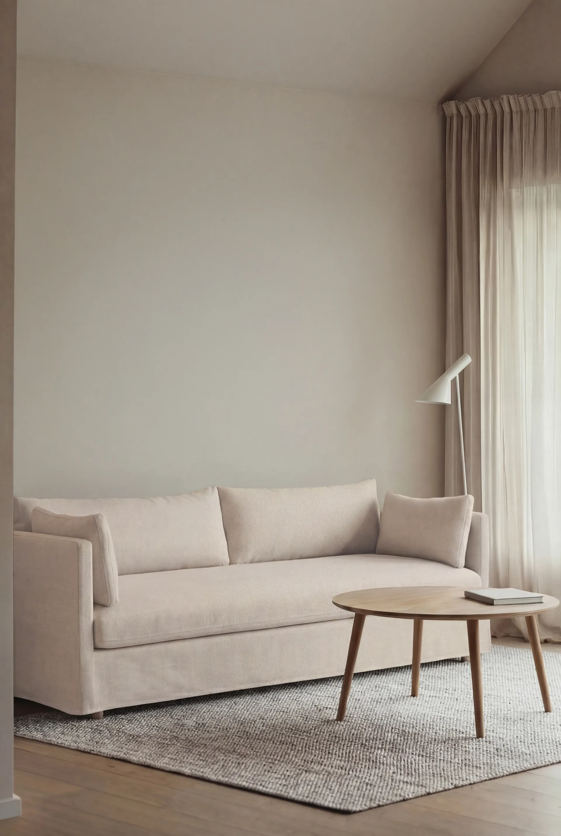 Linnevik sofa, Caleido beige 9600-hvitoljet eik, 4-seters, med skjørt 1898