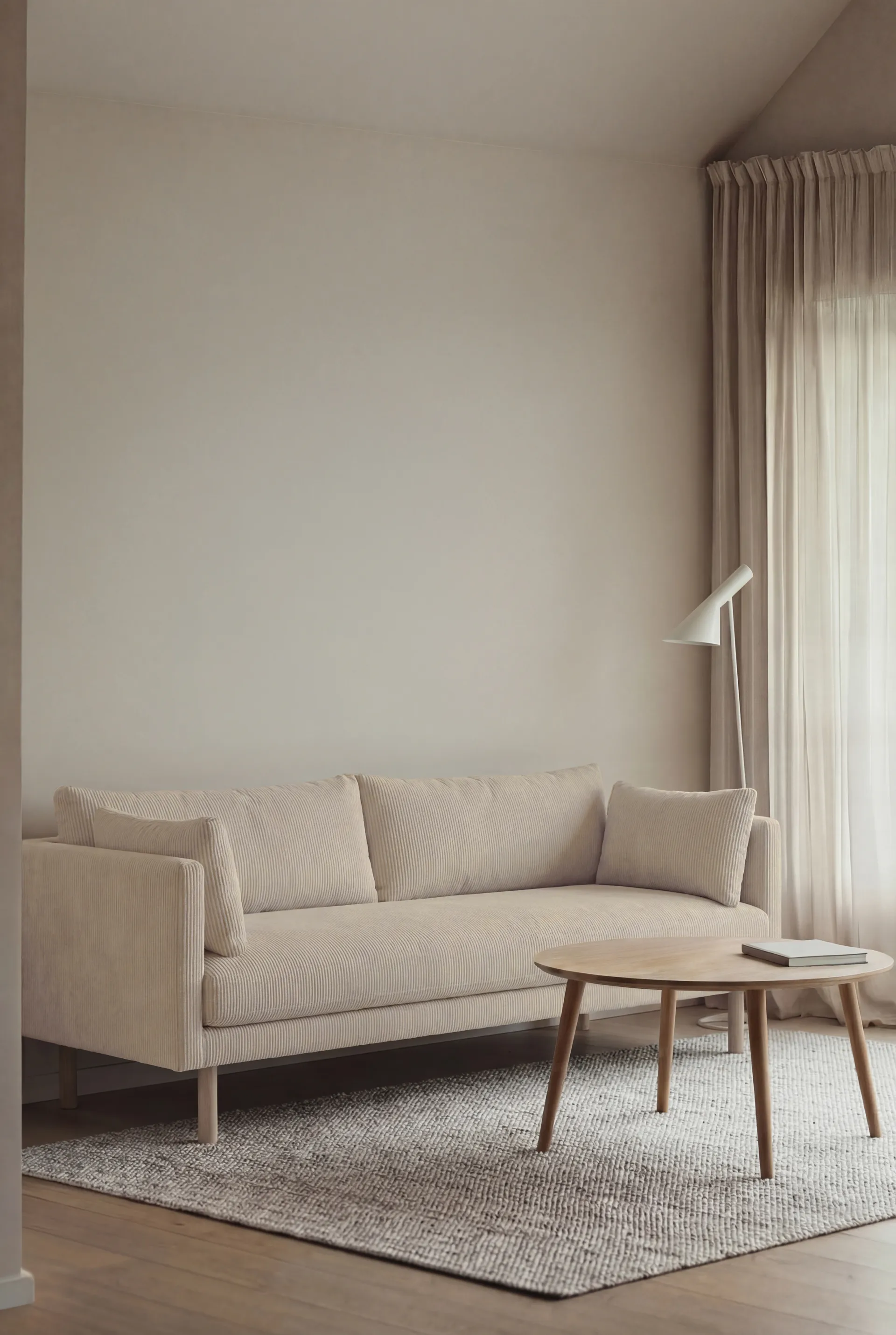 Linnevik sofa, Jump Beige 1956-hvitoljet eik, 3-seters, uten skjørt 1898