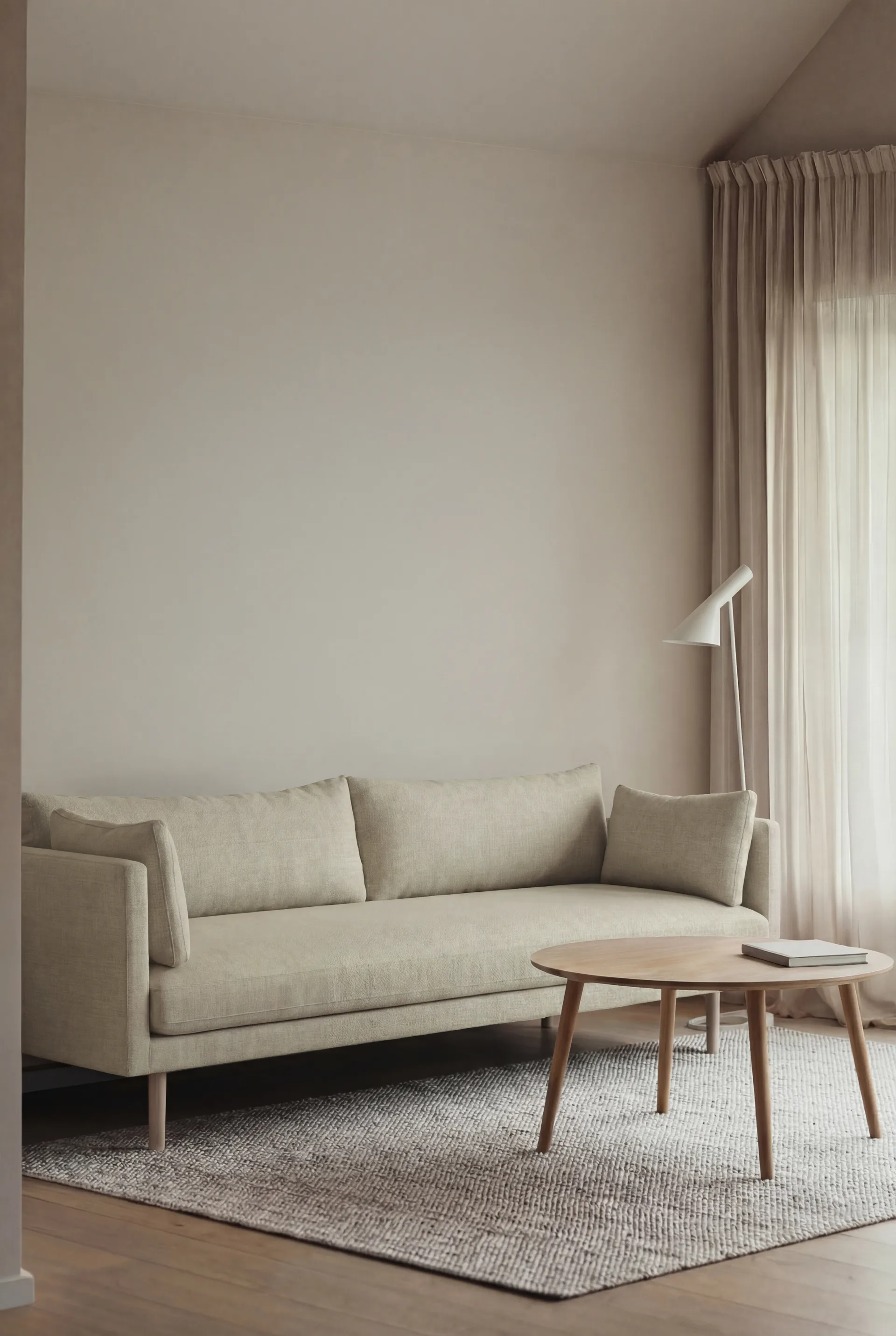 Linnevik sofa, Luiza Beige 3981-hvitoljet eik, 4-seters, uten skjørt 1898