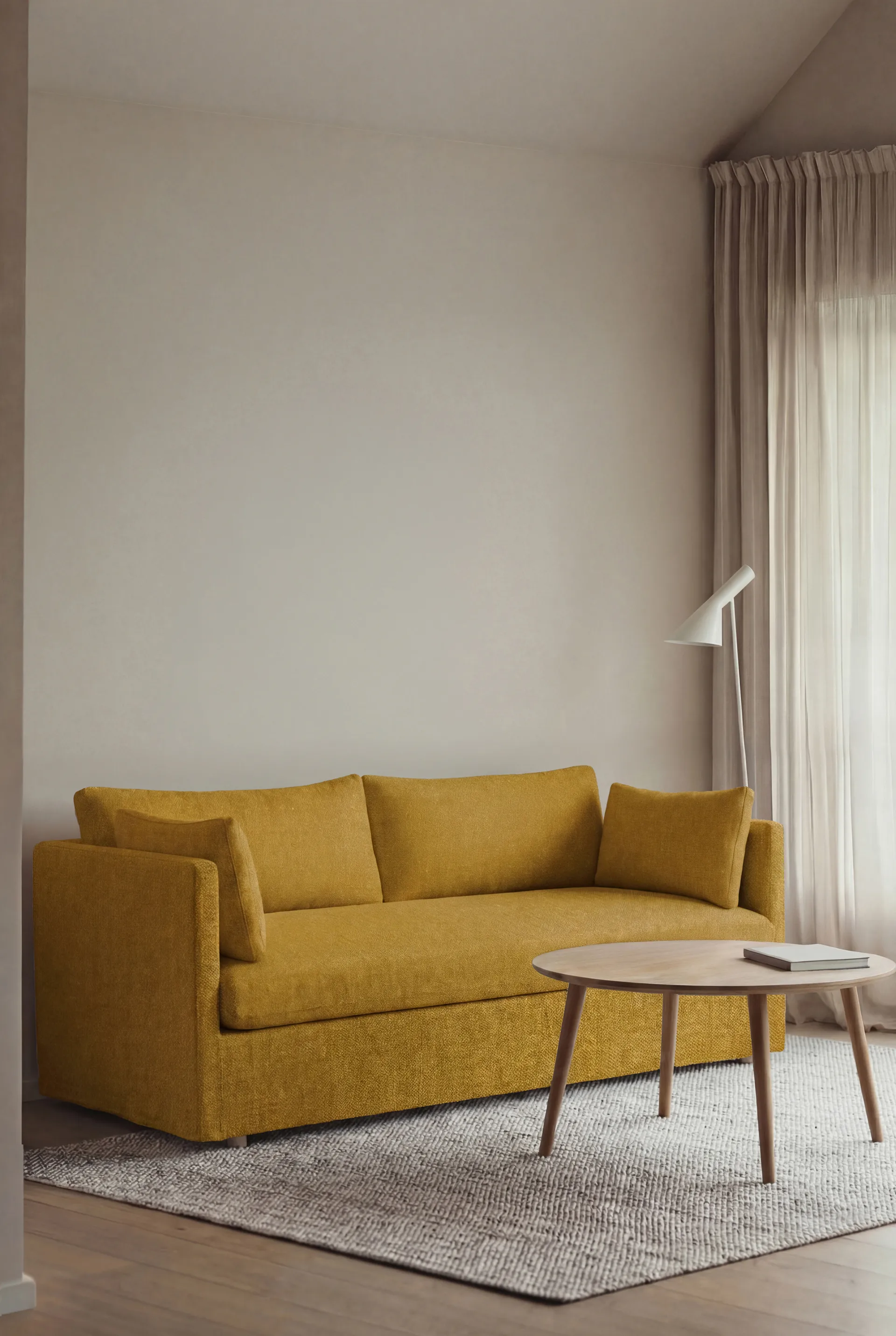 Linnevik sofa, Luiza Mustard 3972-hvitoljet eik, 2-seters, med skjørt 1898