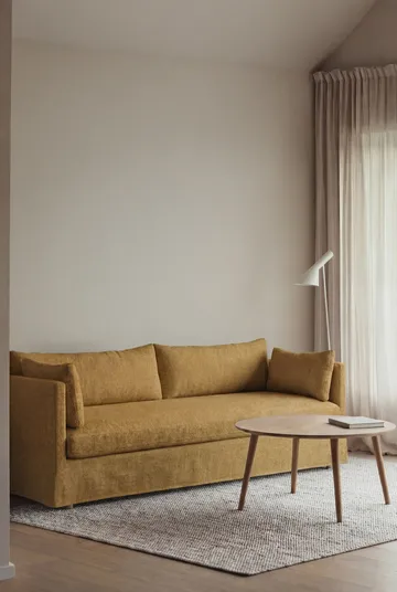 Linnevik sofa - Luiza Mustard 3972-hvitoljet eik, 4-seters, med skjørt - 1898