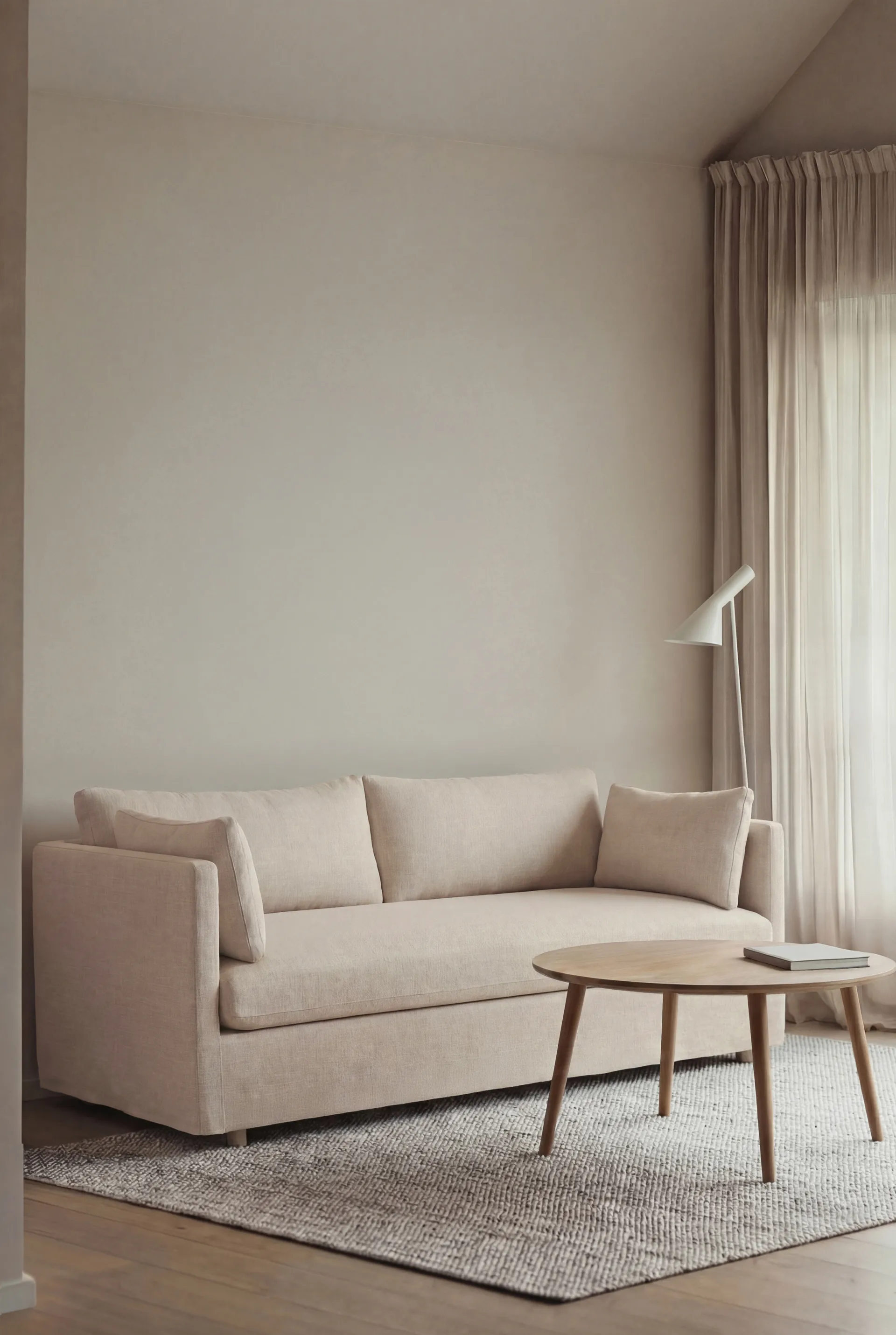 Linnevik sofa, Oslo Nature 1540-hvitoljet eik, 2-seters, med skjørt 1898