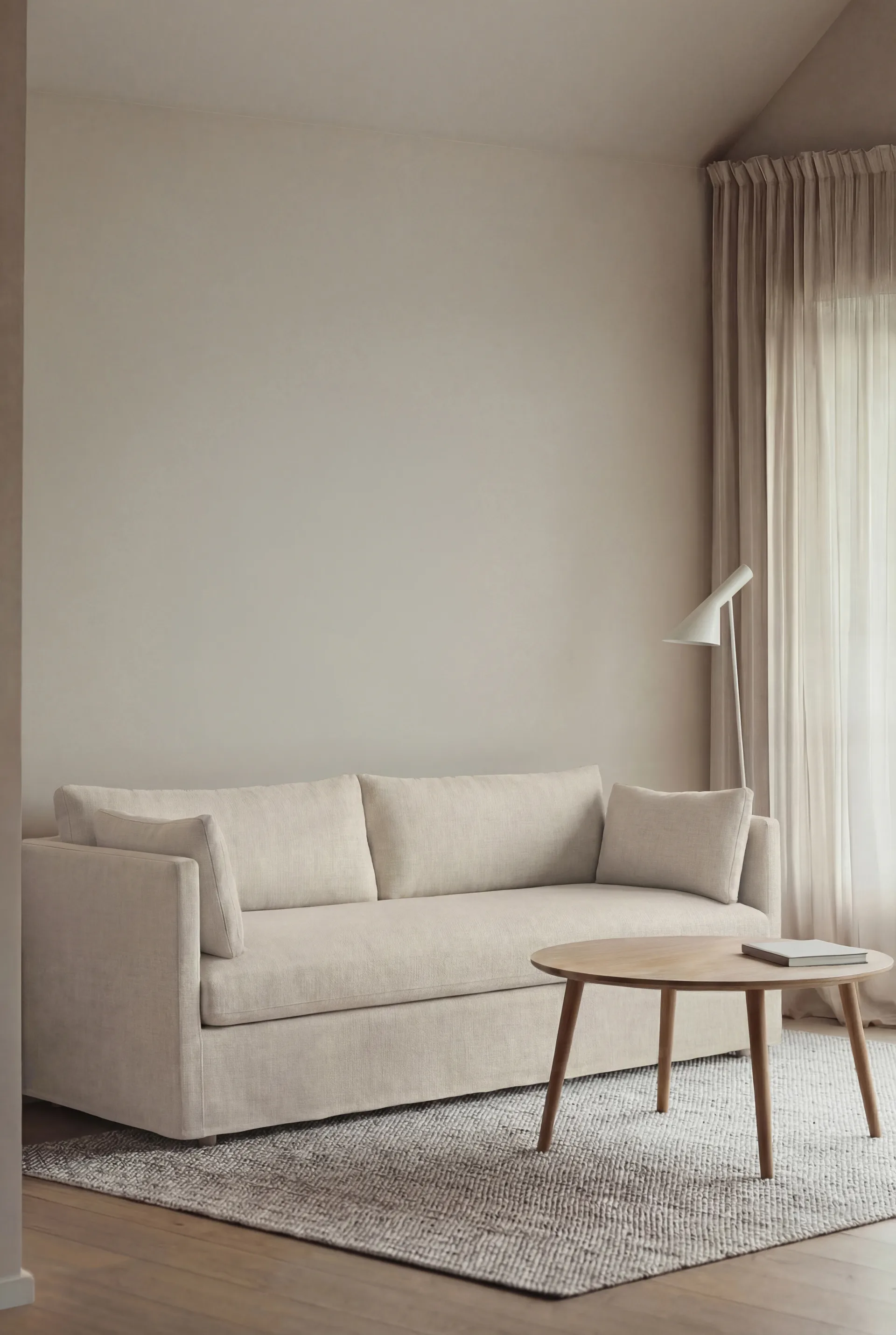 Linnevik sofa, Oslo Nature 1540-hvitoljet eik, 3-seters, med skjørt 1898