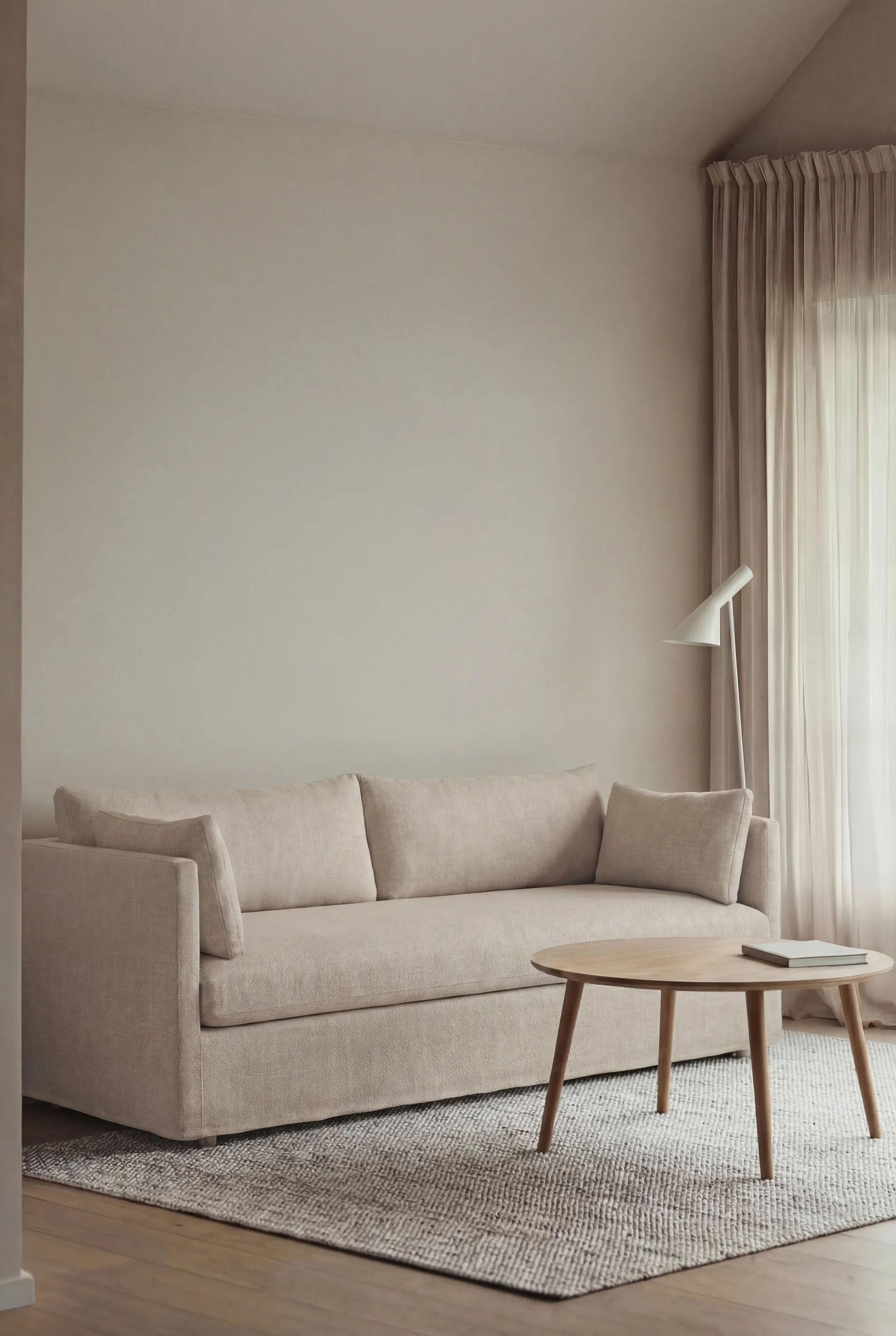 Linnevik sofa, Same Beige 6670-hvitoljet eik, 3-seters, med skjørt 1898