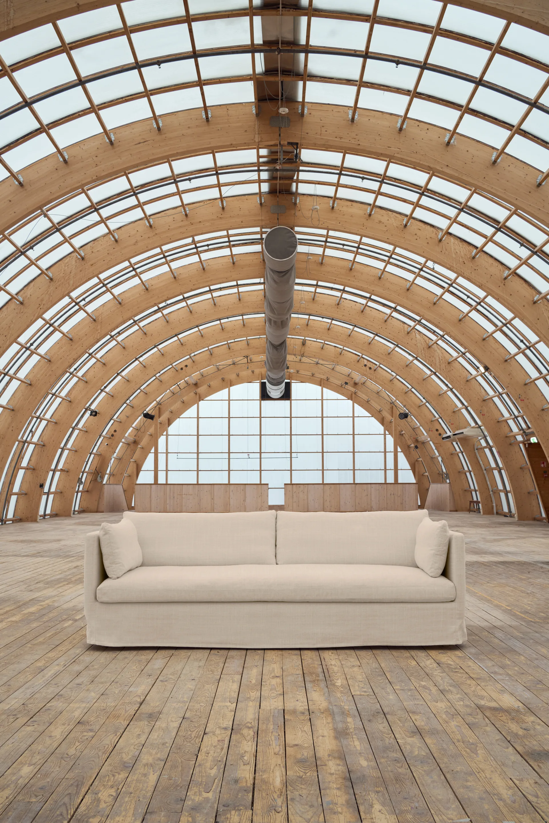 Linnevik sofa, Same Beige 6670-hvitoljet eik, 4-seters, med skjørt 1898