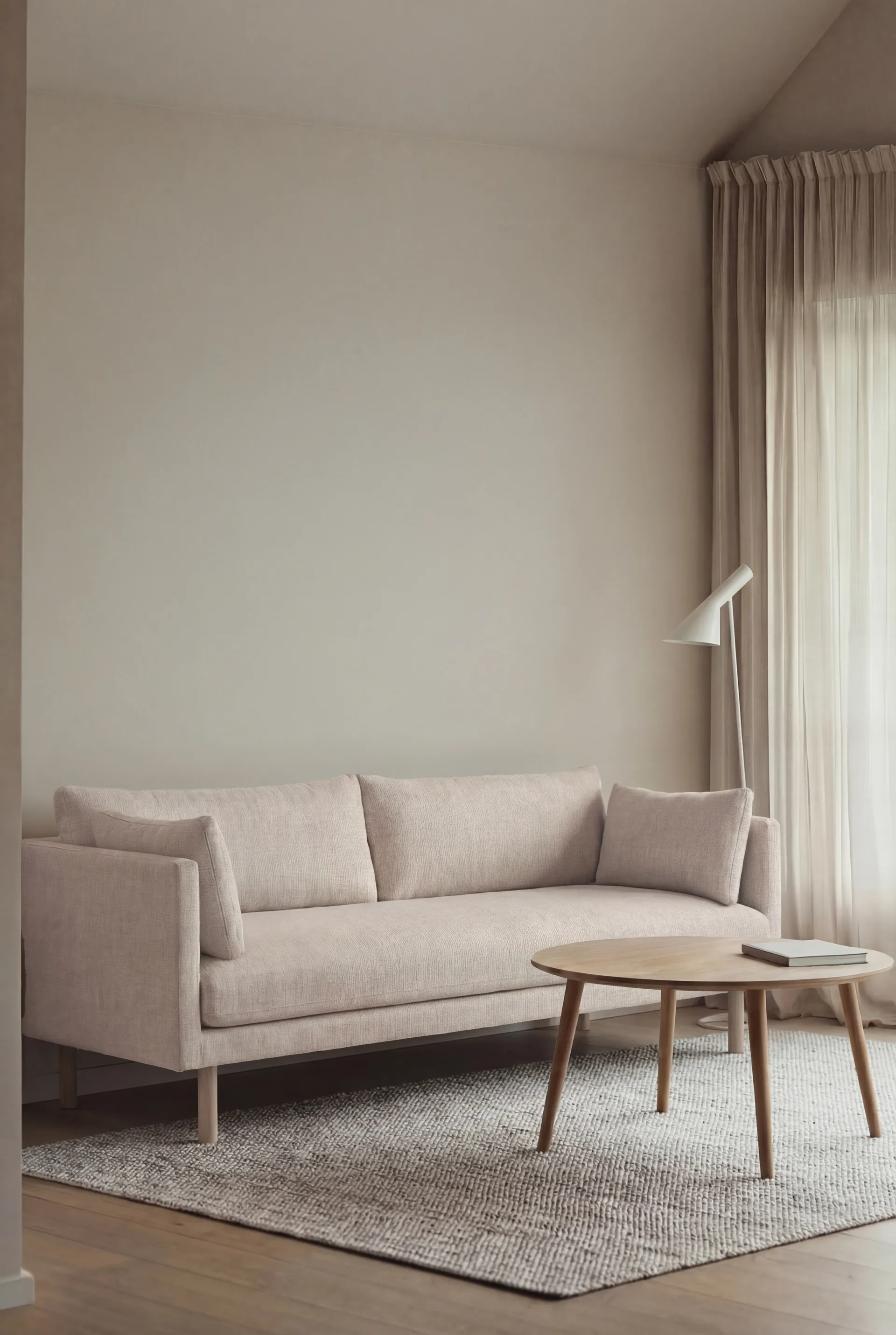 Linnevik sofa, Same Off White 6671-hvitoljet eik, 3-seters, uten skjørt 1898