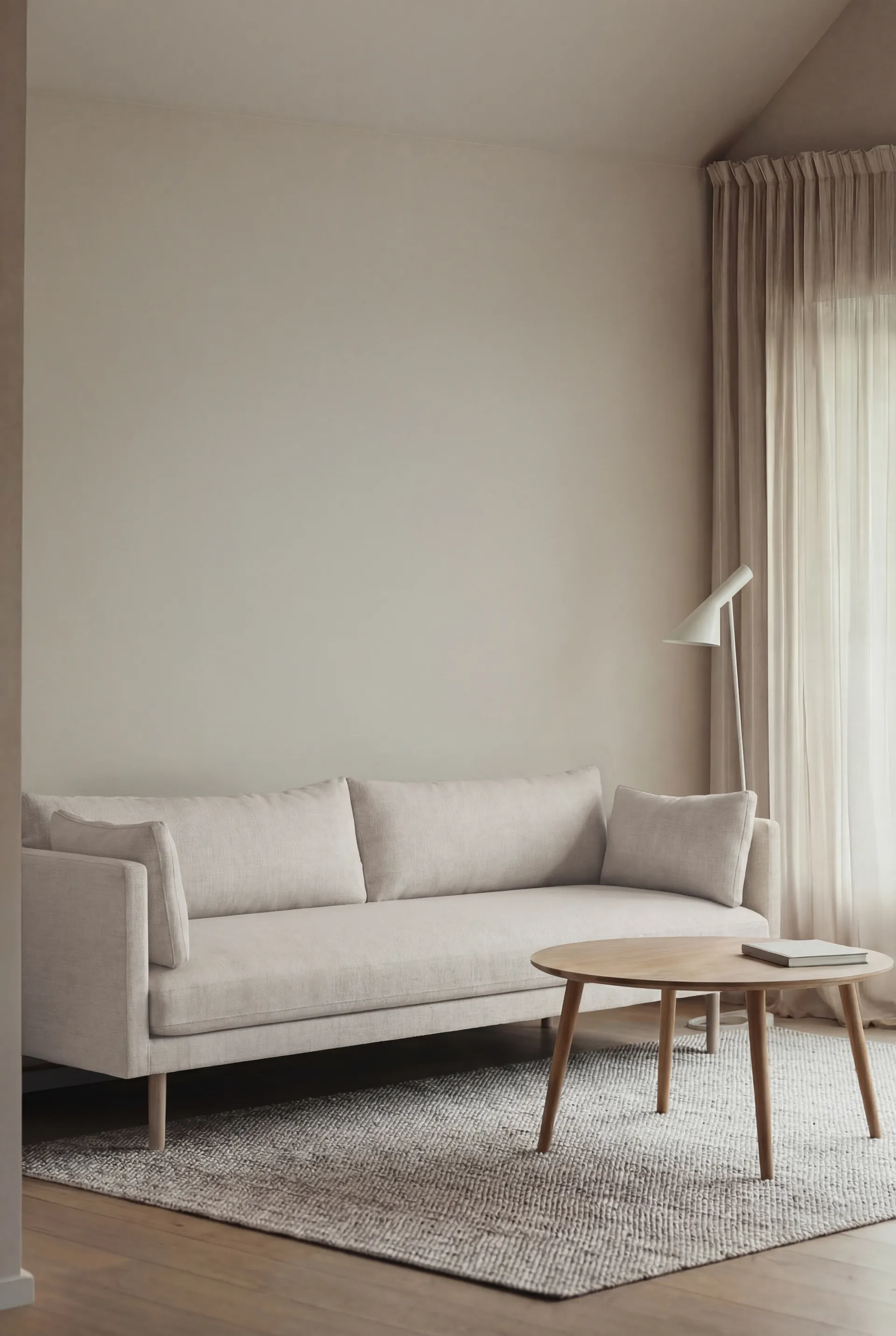 Linnevik sofa, Same Off White 6671-hvitoljet eik, 4-seters, uten skjørt 1898