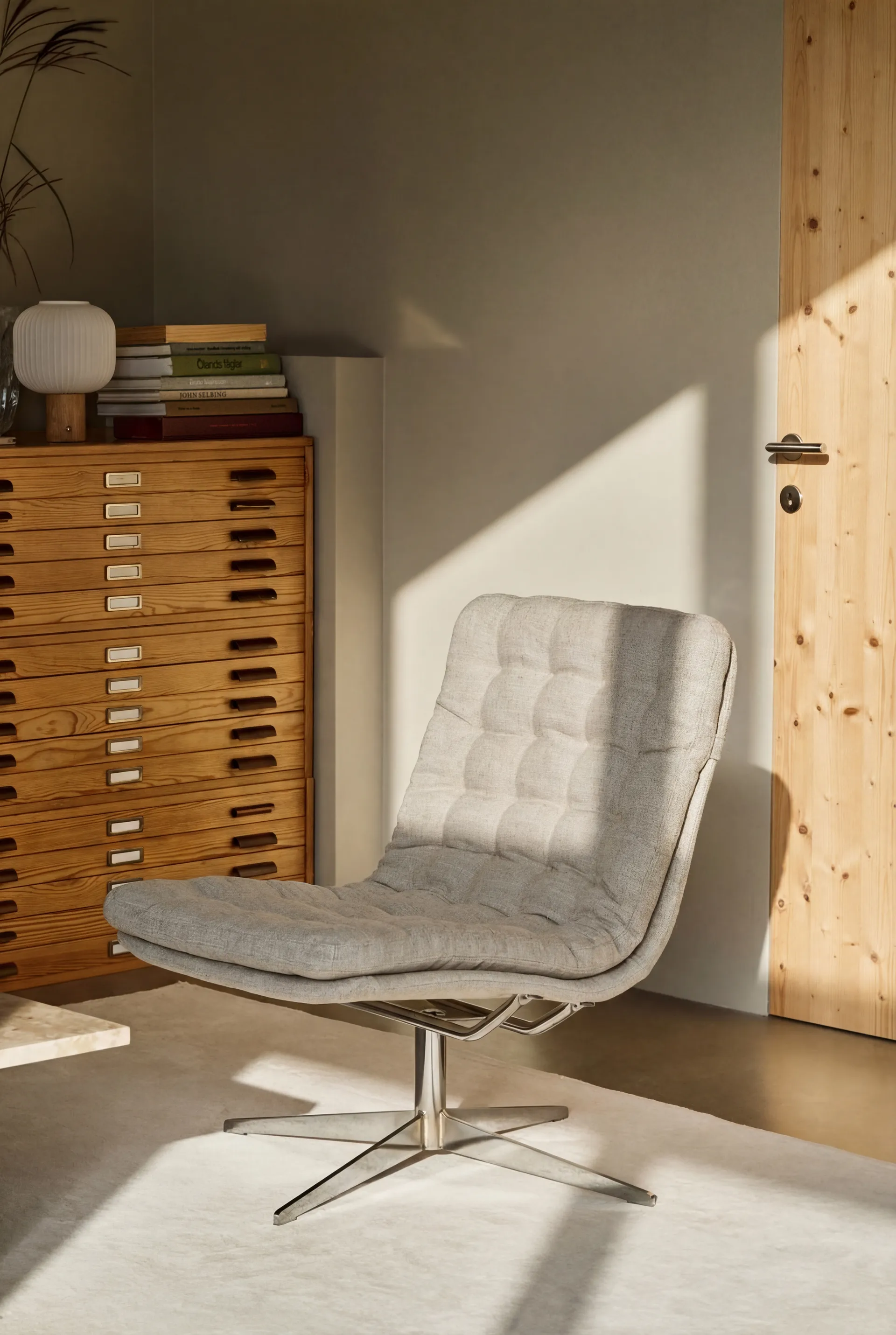 Loholm lenestol med svingfunksjon, Bern Beige 0341 1898