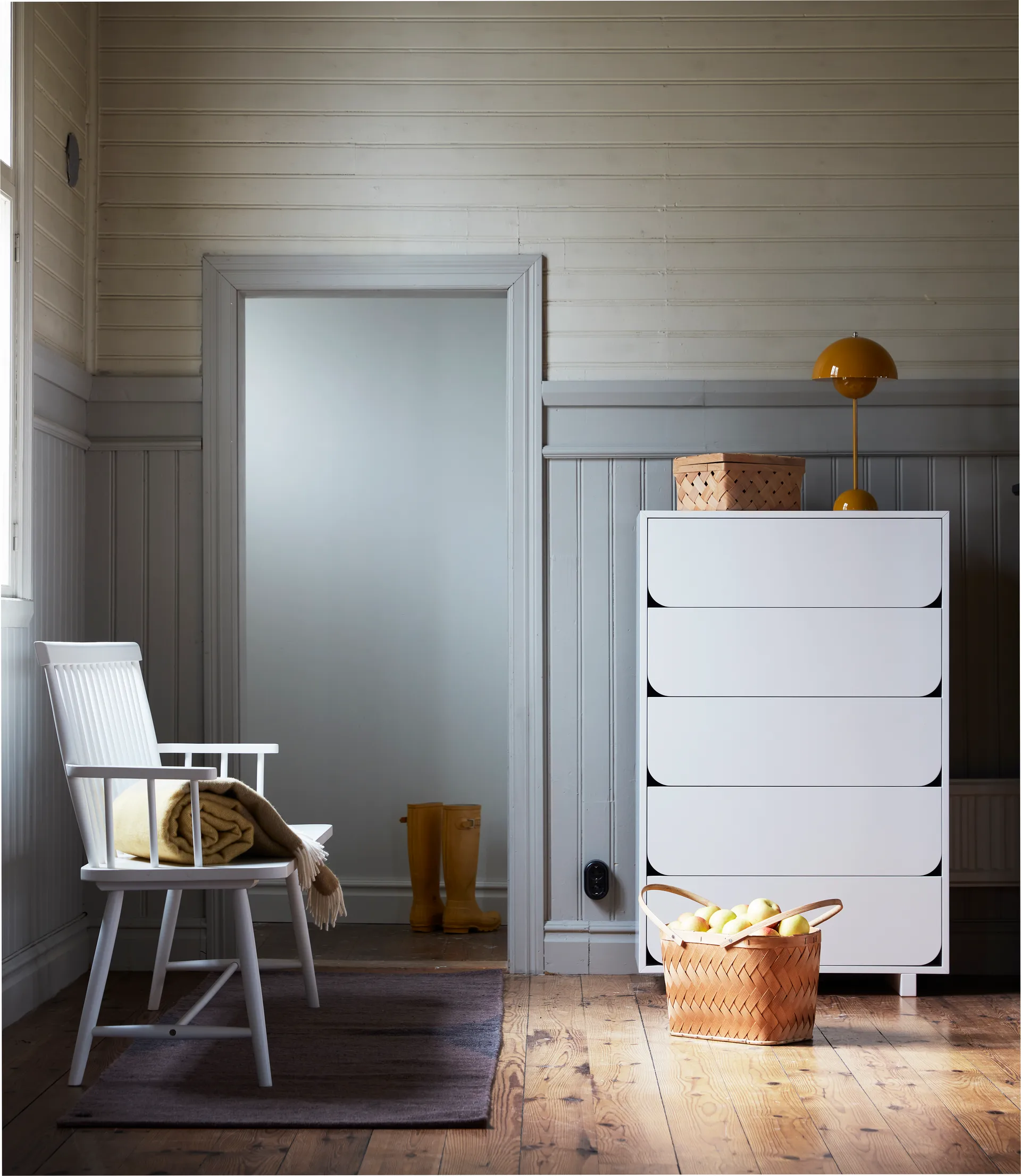 Vidja Høy Kommode, Hvit lakk, 5 skuffer 1898