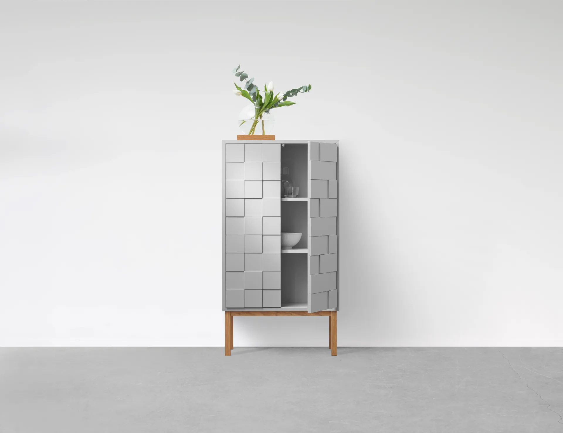 A2 collect 2010 skap beinram i hvitoljet eik, Lys grå A2