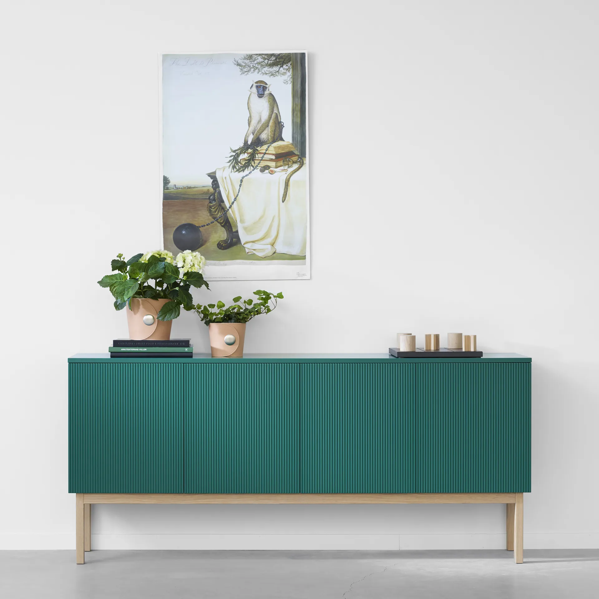 Beam sideboard, Lysegrå, sokkel i hvitoljet eik A2
