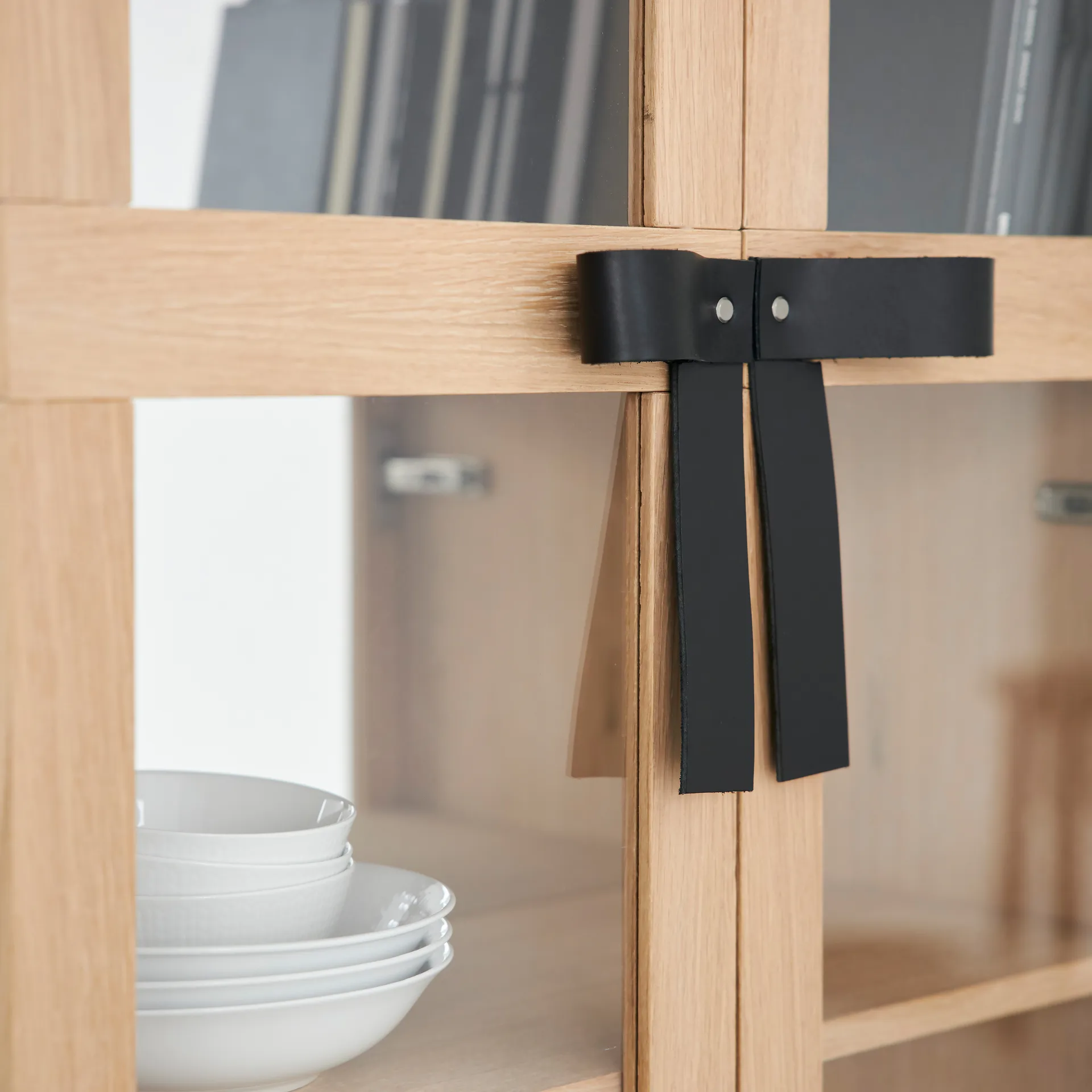 The Bow hvitrinskap, Hvitoljet eik A2