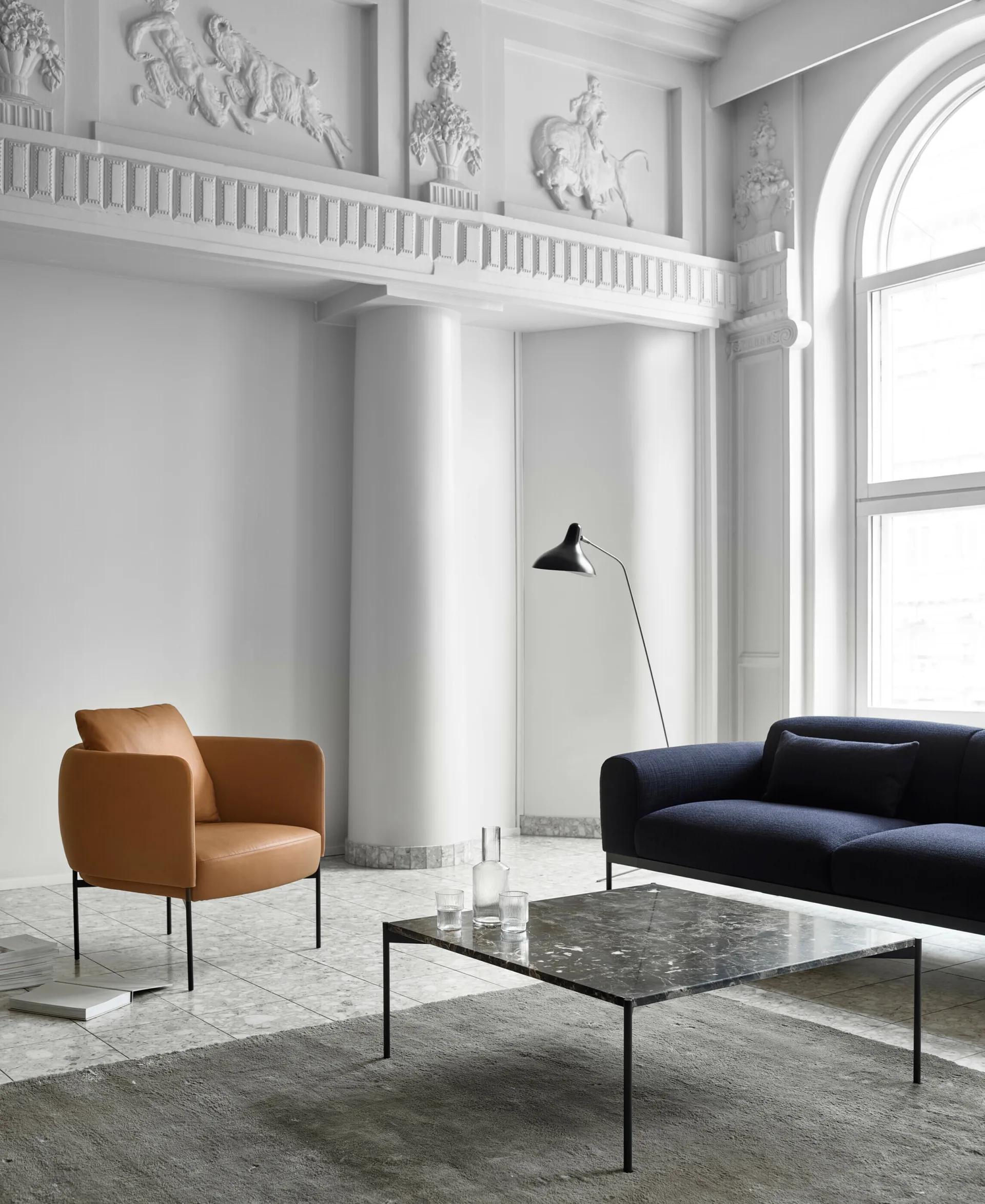 Bonnet Club Chair lenestol, Master 53 Whisky lær-svarte ben Adea