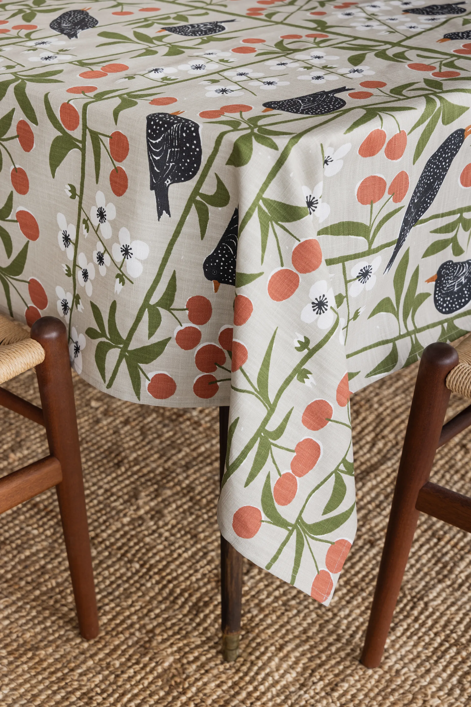 Körsbärsträdgården duk, Beige, 145x250 cm Almedahls