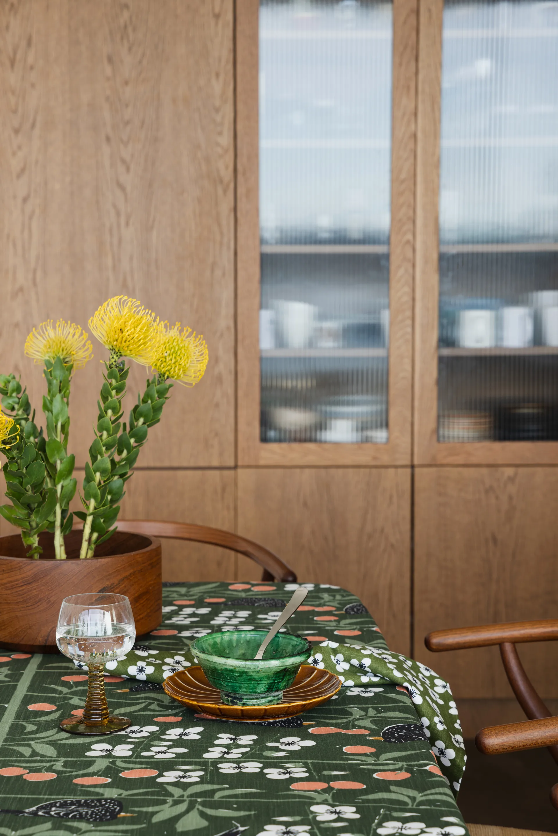 Körsbärsträdgården duk, Mørkegrønn, 145x250 cm Almedahls