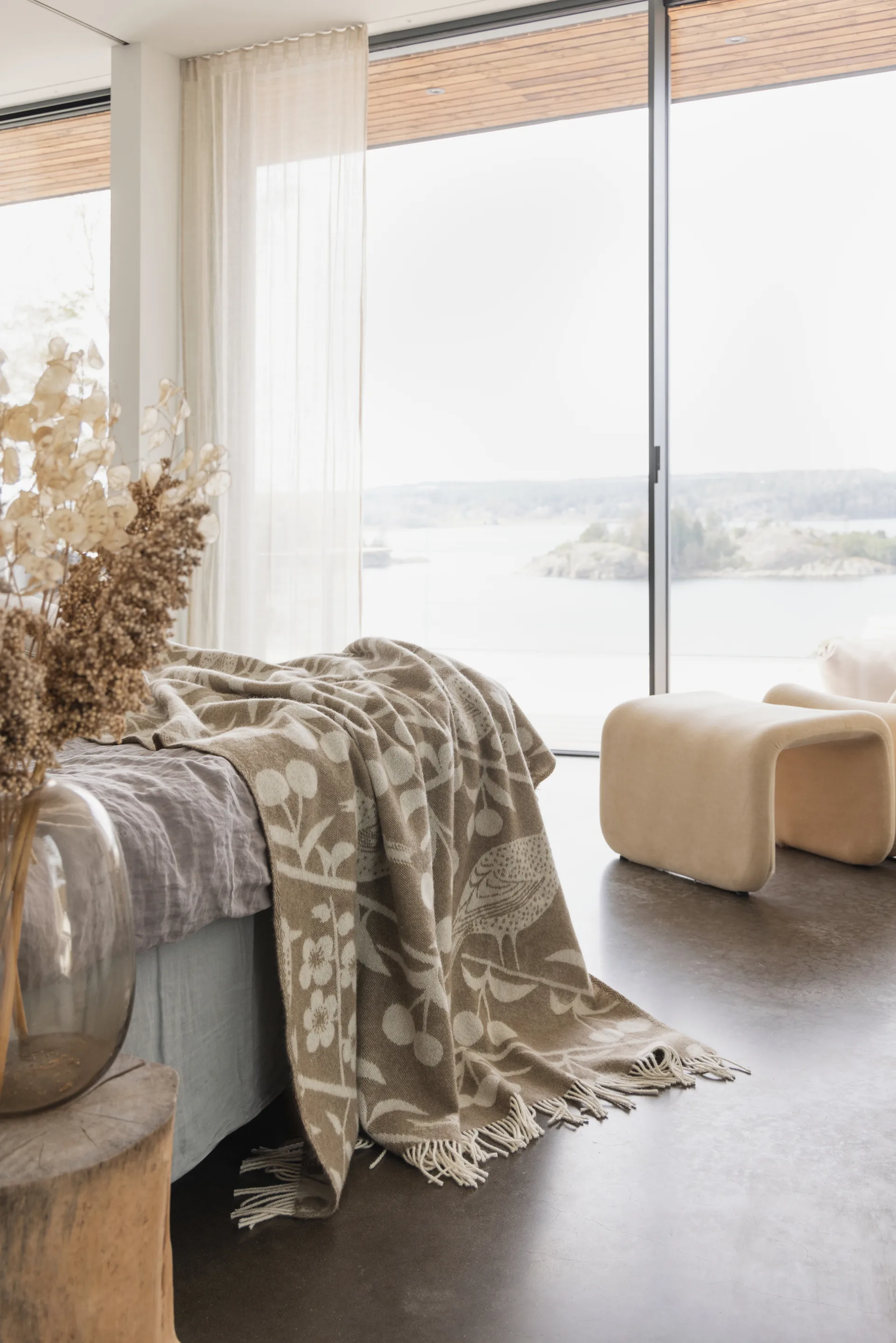 Körsbärsträdgården pledd 130x170 cm, Brun-offwhite Almedahls