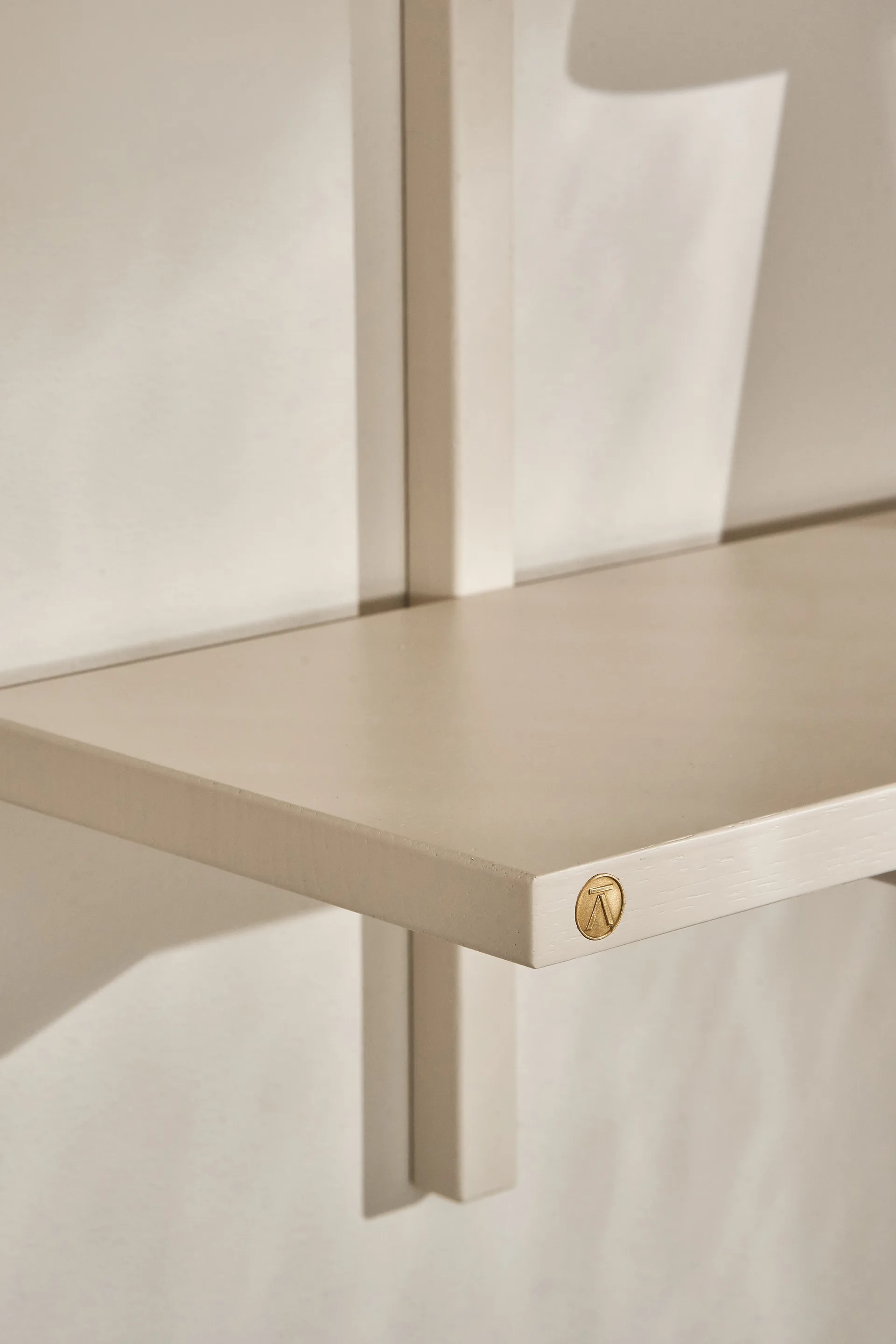 A-Light Shelf vegghylle Special Edition, Light beige 90x21x35 cm Andersen Furniture