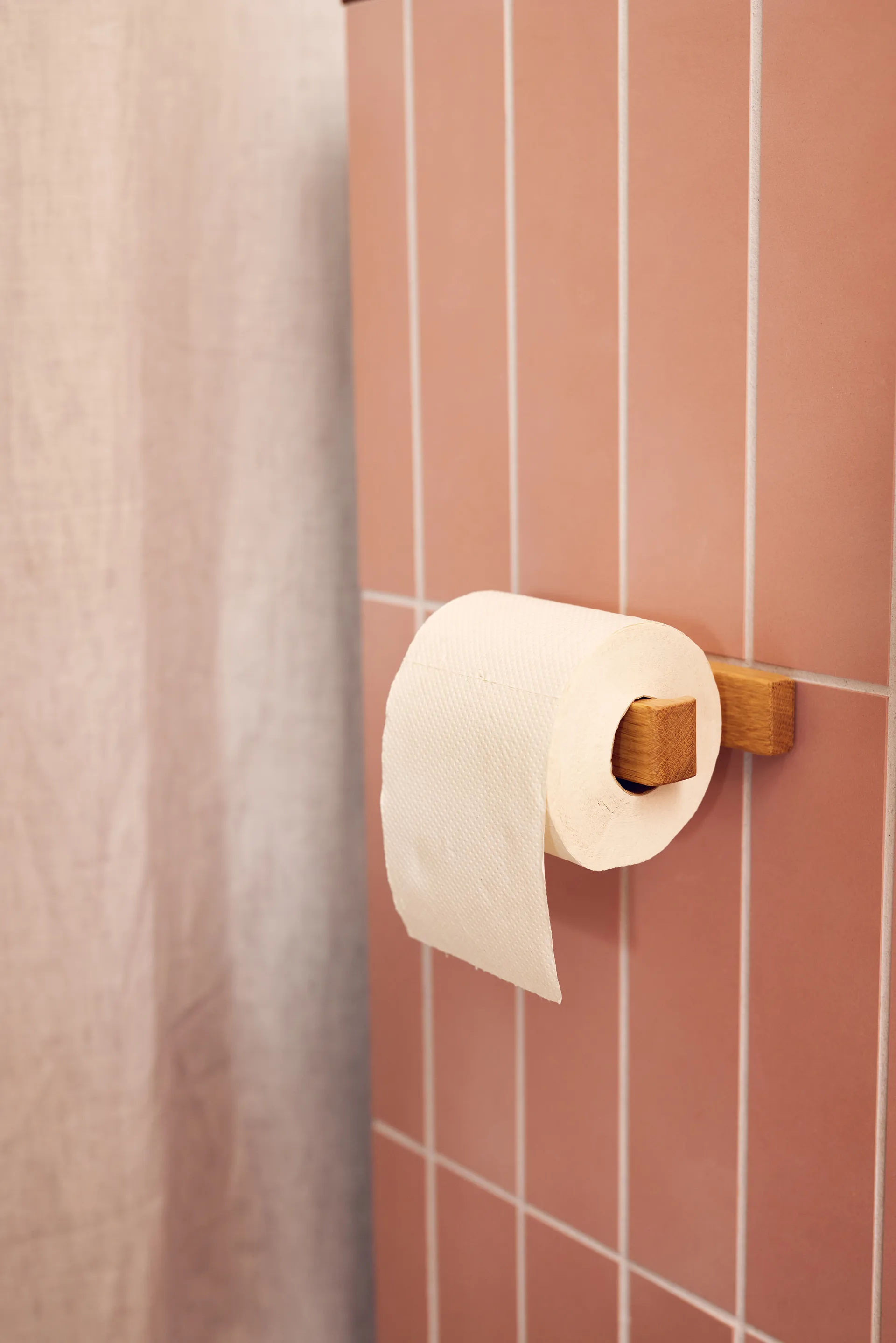 Andersen toalettpapirholder, Lacquered oak Andersen Furniture