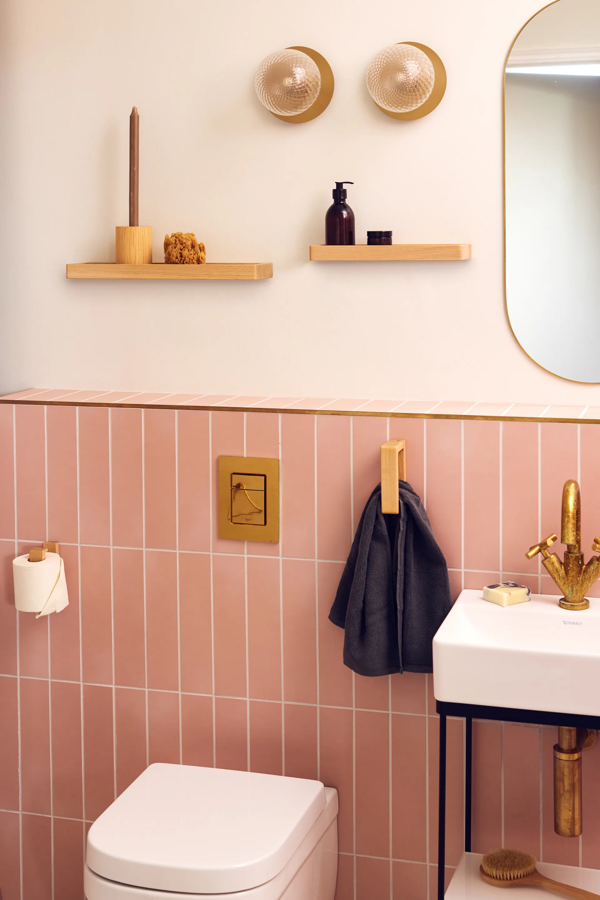 Andersen toalettpapirholder, Lacquered oak Andersen Furniture