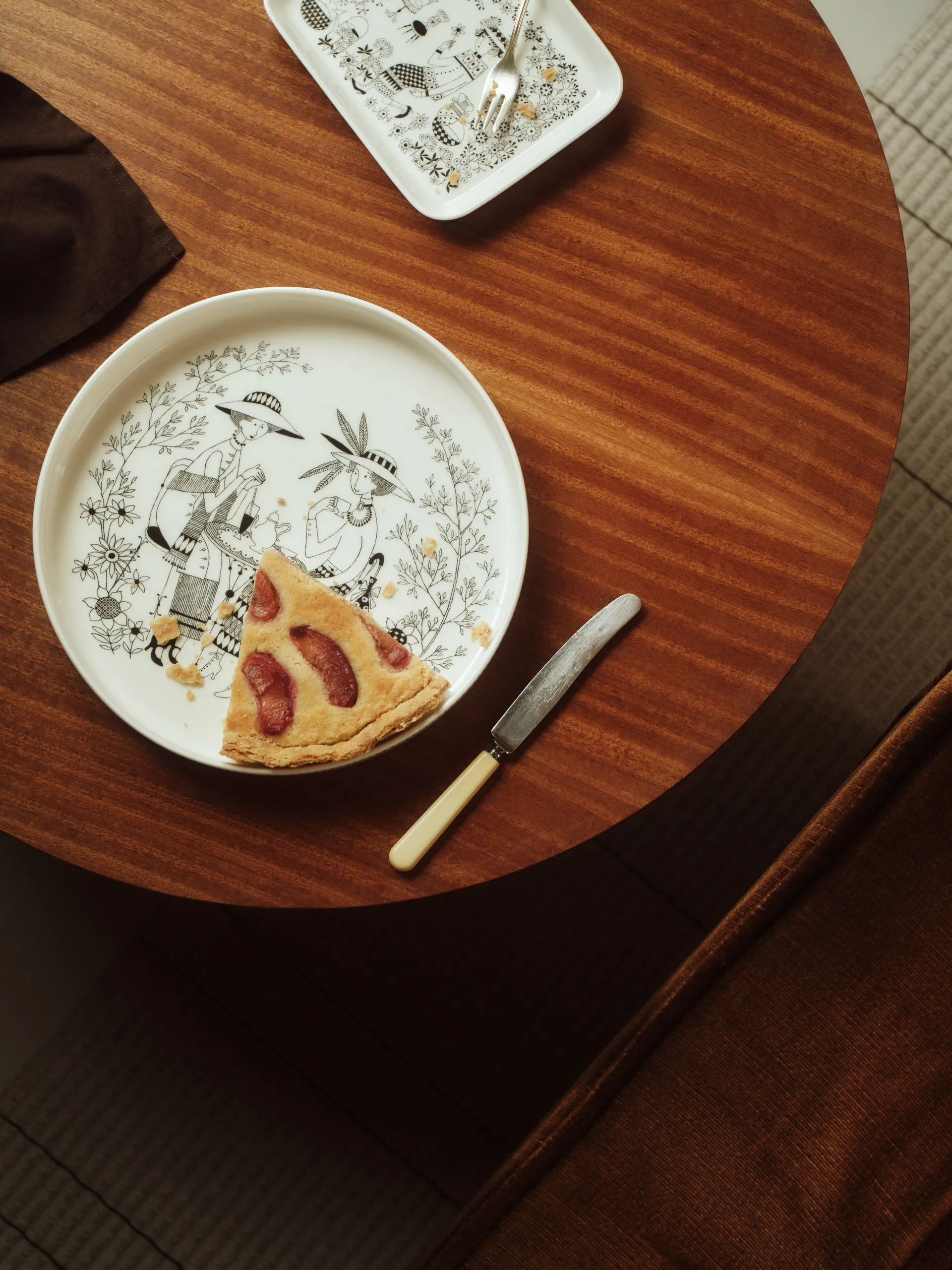 Emilia paiform Ø28 cm, Svart-hvit Arabia