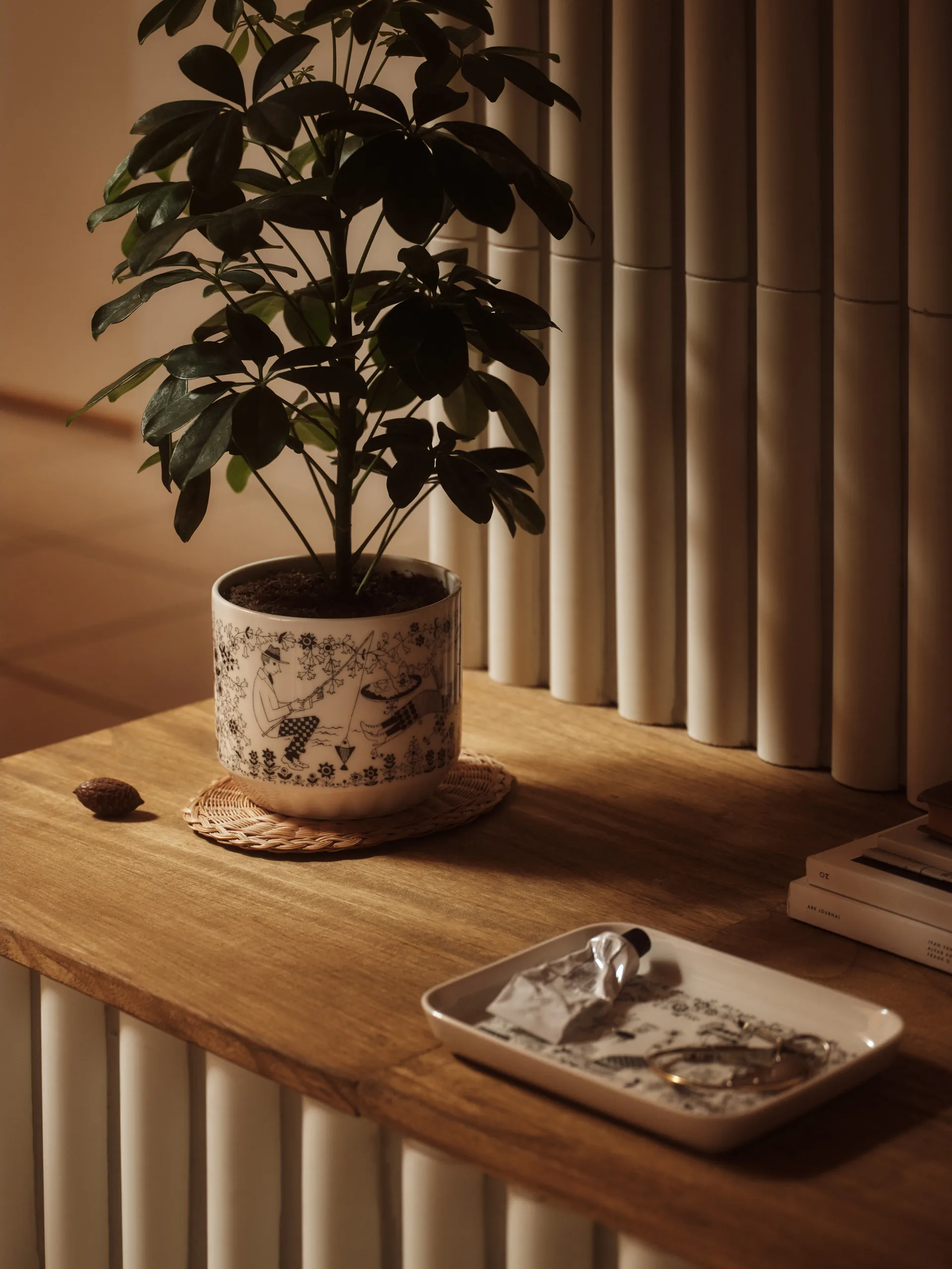 Emilia tallerken 15x19 cm, Svart-hvit Arabia