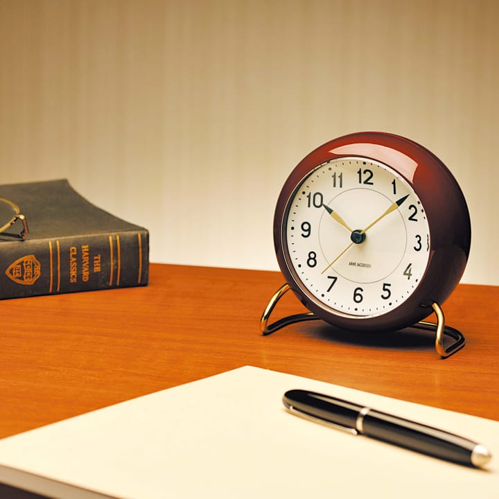 AJ Station bordur vinrødt, vinrød Arne Jacobsen Clocks