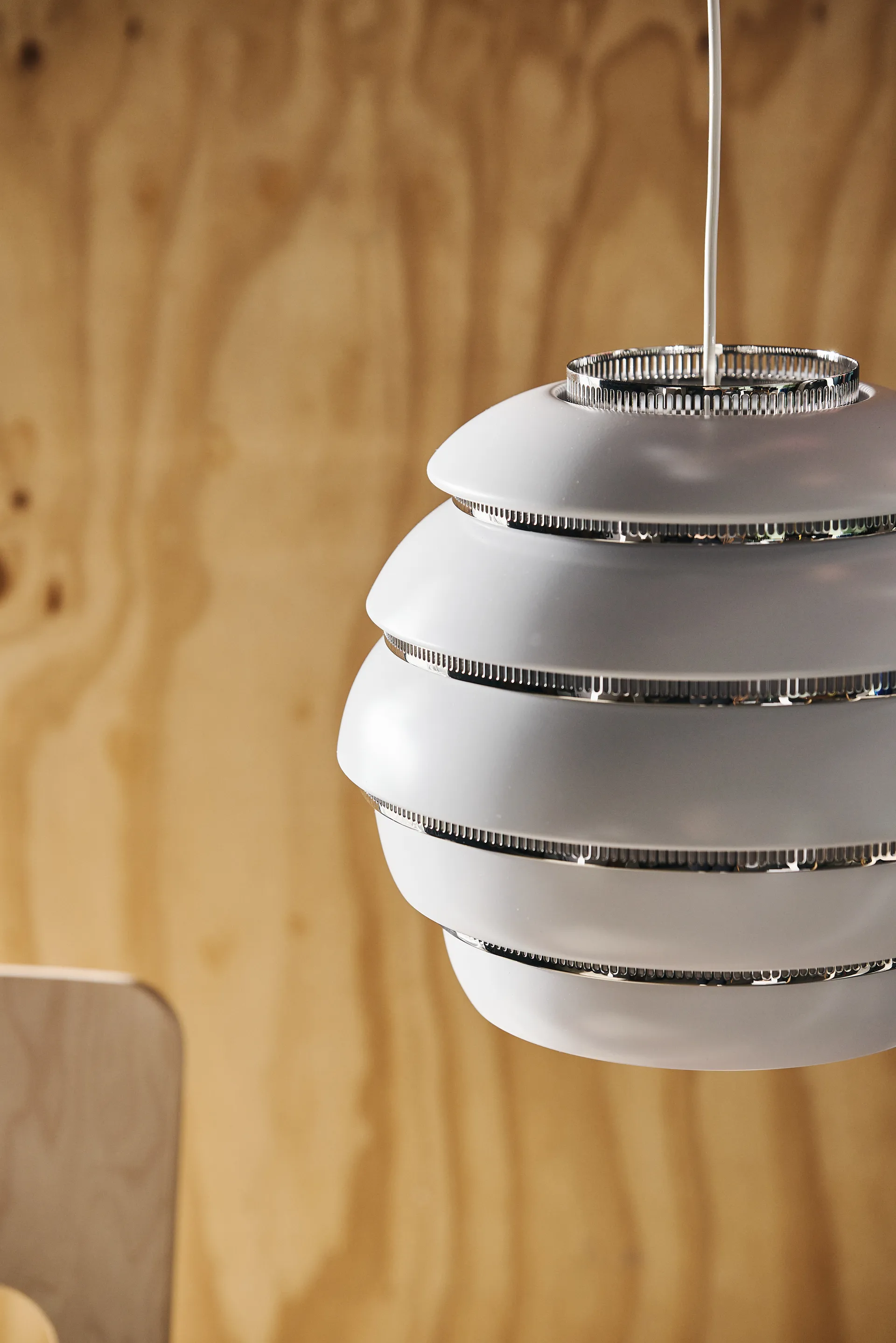 A331 Beehive pendel, Hvit-Krom Artek