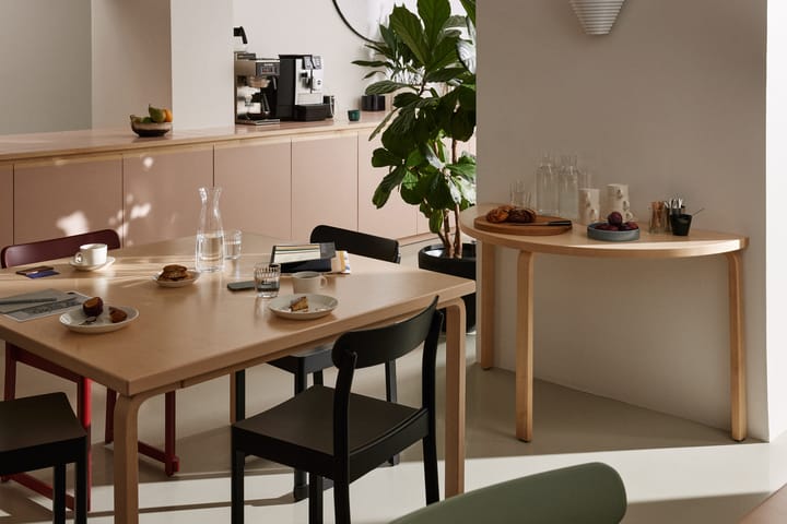 Aalto 84 spisebord, Top bjørk finer-natural lakkert Artek