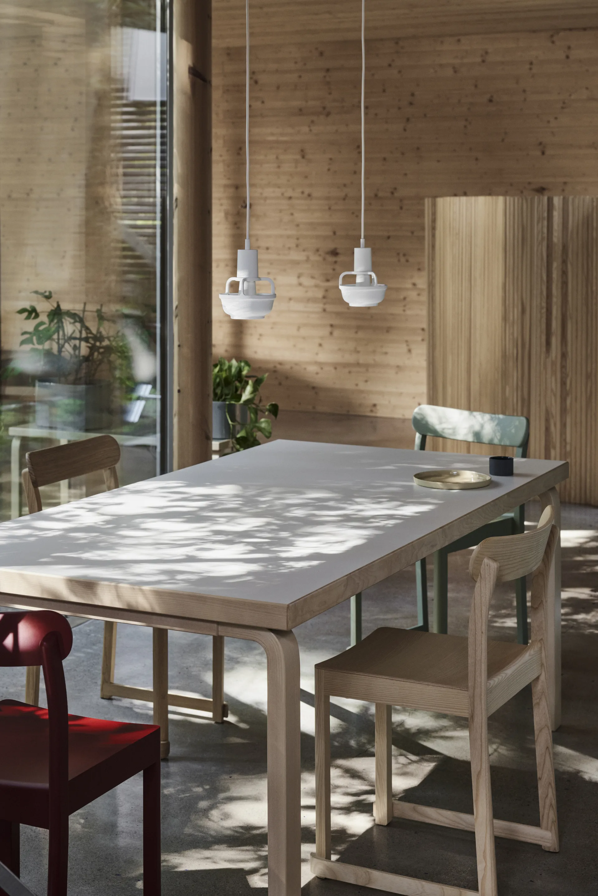 Kori takpendel, Hvit Artek