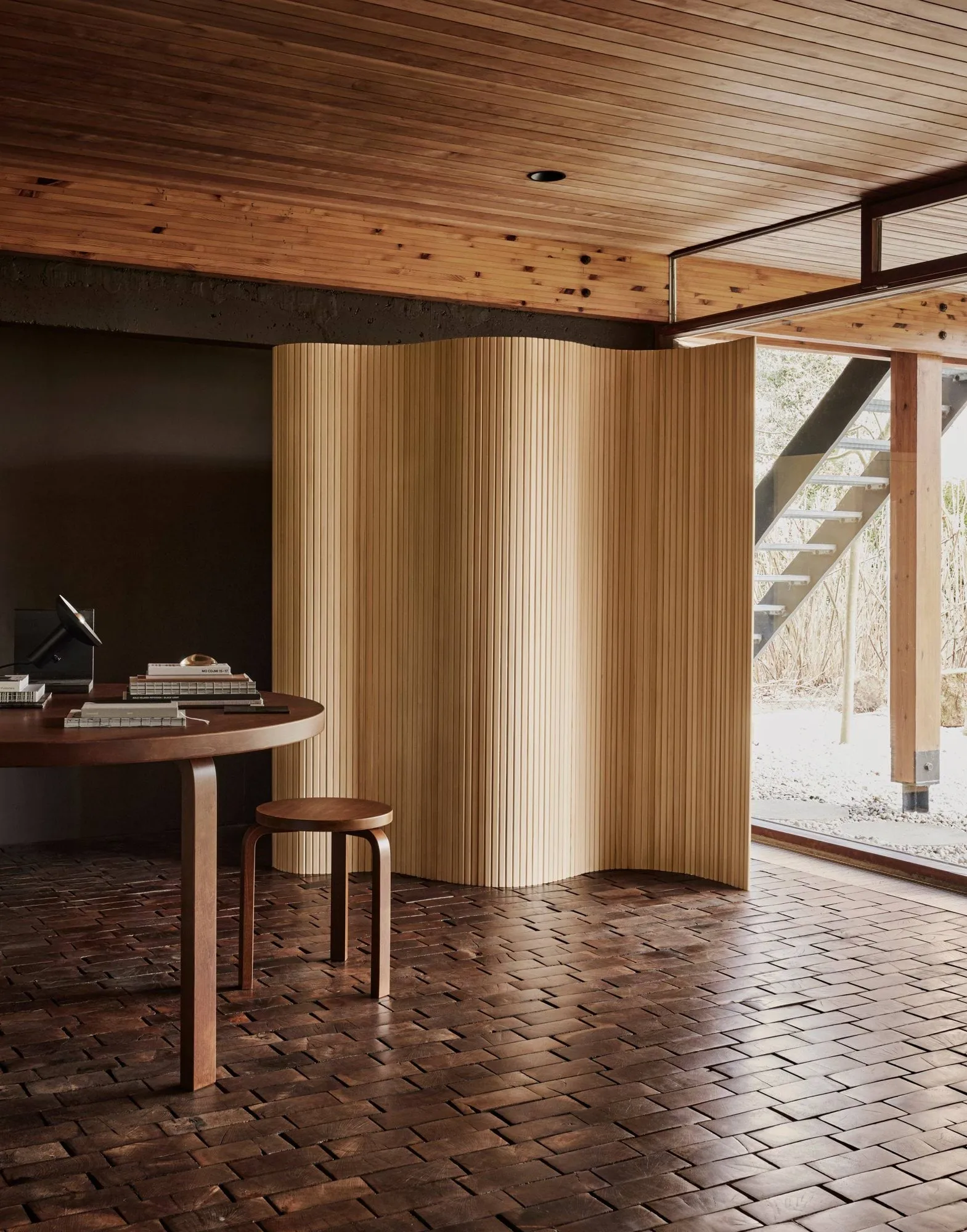 Screen 100A romdeler, Lakkert furu, 180x200 cm Artek