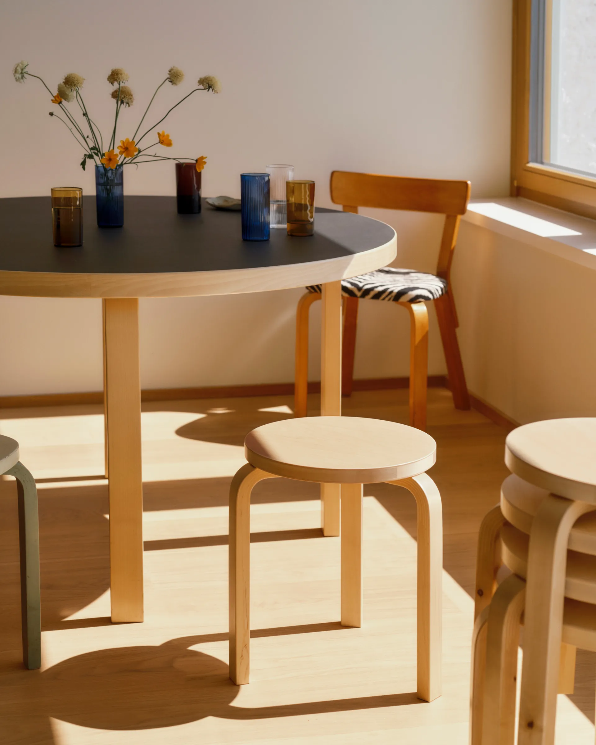 Stol 60 Villi krakk jubileumsutgave 90 år, Bjørk Artek