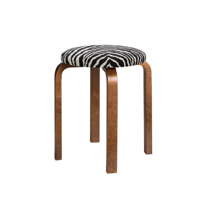 Stol E60 pall 4 stk ben - Valnøttbeiset bjørk-stoff Zebra svart - Artek