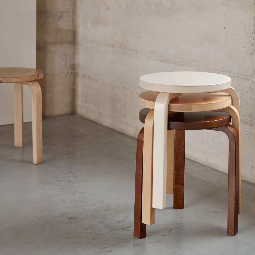Stool 60 rund krakk 3 bein, Hvit lakk, Ø38x44 cm Artek