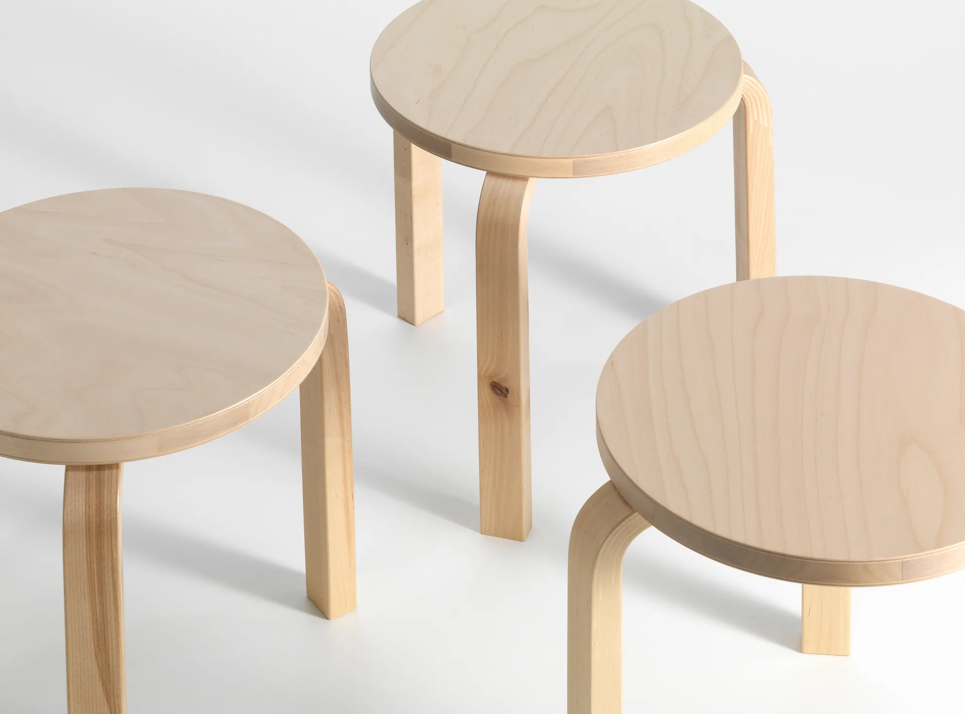 Stool 60 Villi rund krakk jubileumsutgave 90 år, Bjørk, Ø38x44 cm Artek