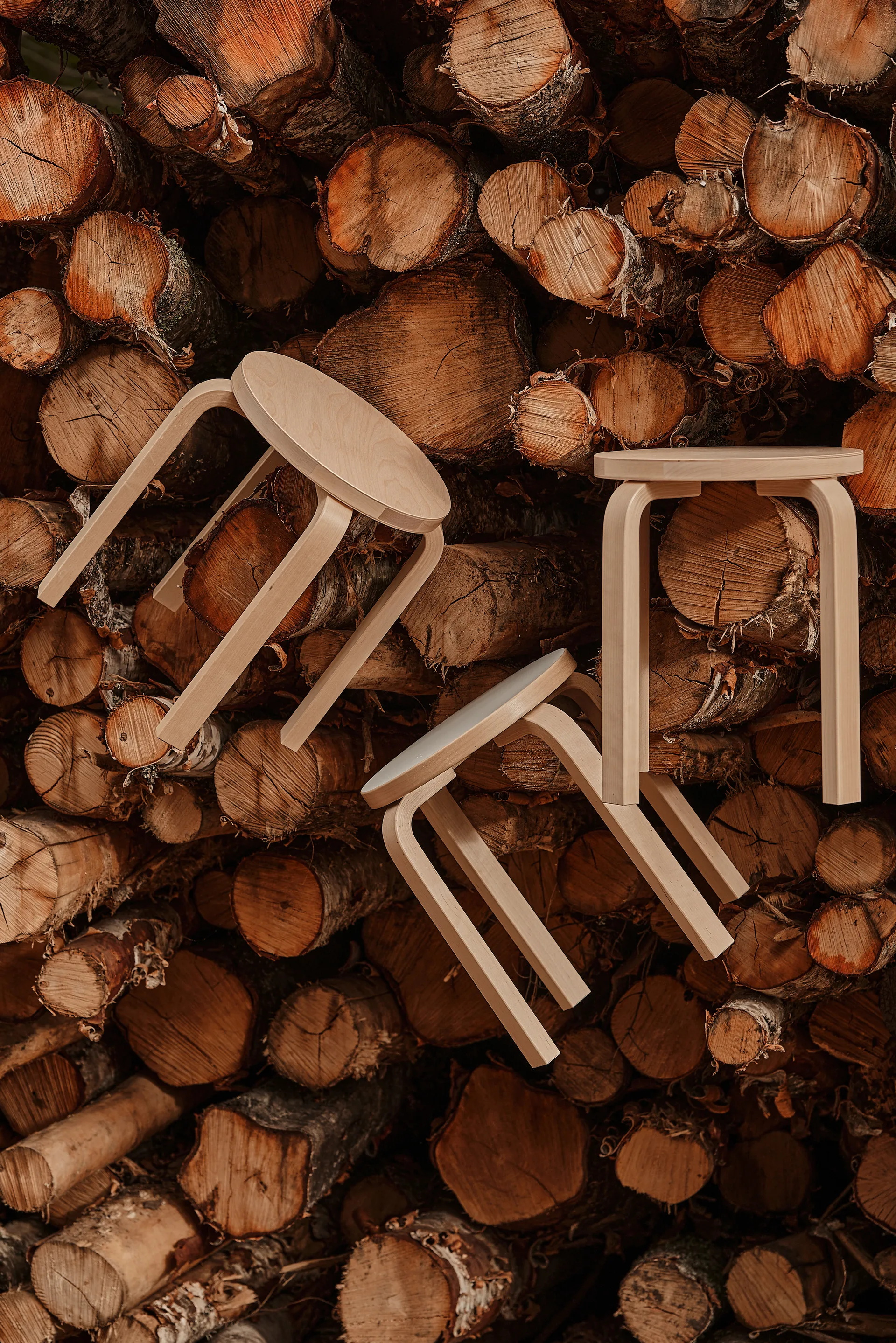 Stool E60 rund krakk 4 bein, Naturlakkert bjørk-Bjørk, Ø38x44 cm Artek