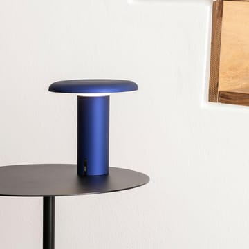 Takku portabel bordlampe 19 cm - Anodized blue - Artemide