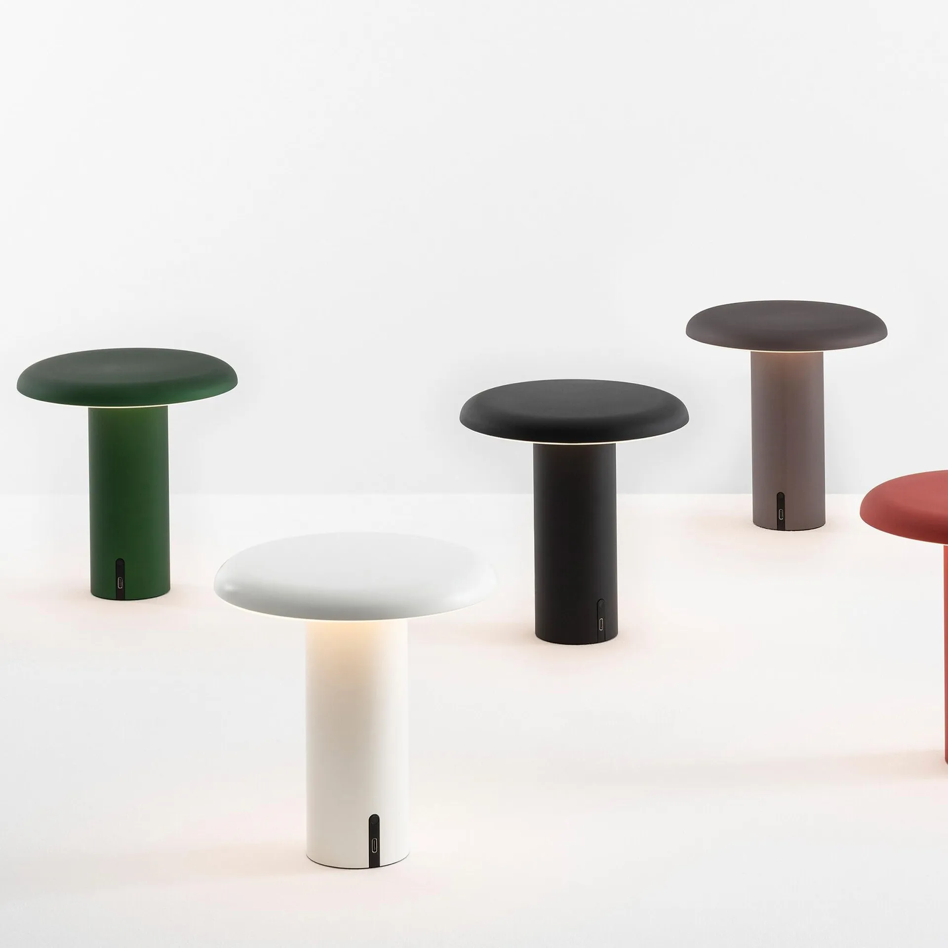 Takku portabel bordlampe 19 cm, Varnished white Artemide