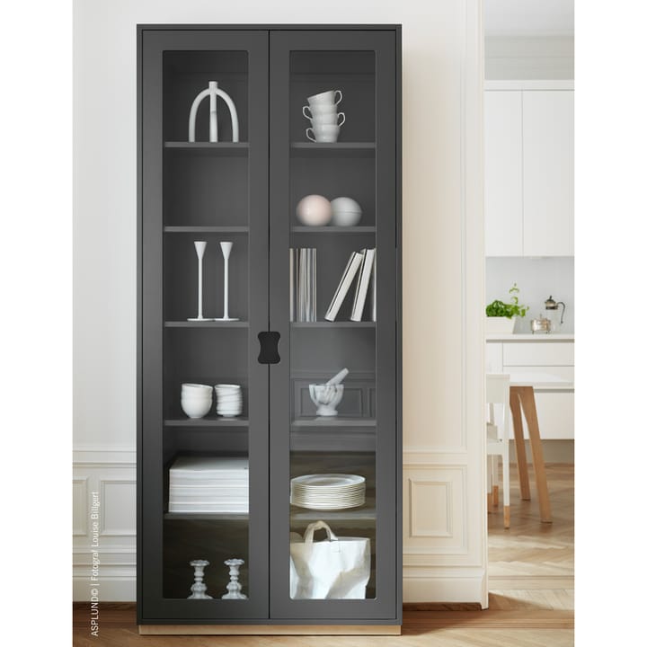 Snø F høyskap vitrineskap, light grey, bjørkesokkel, dyp. 42 cm Asplund