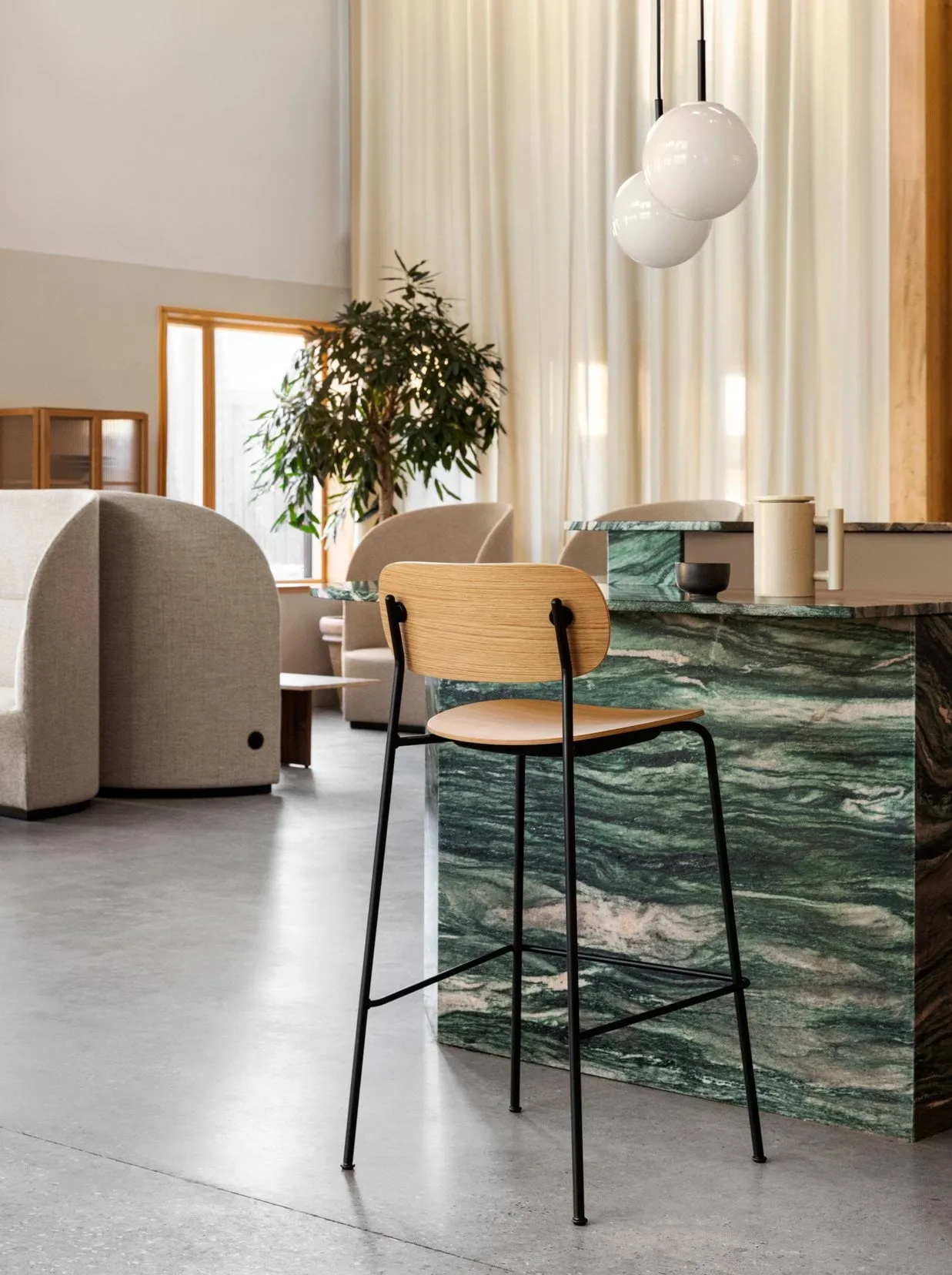 Co Bar Chair barkrakk, Eik-kromatisert stål, 75 cm Audo Copenhagen