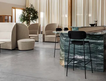 Co Bar Chair barkrakk - Mørkbeiset eik-krommet stål, 75 cm - Audo Copenhagen