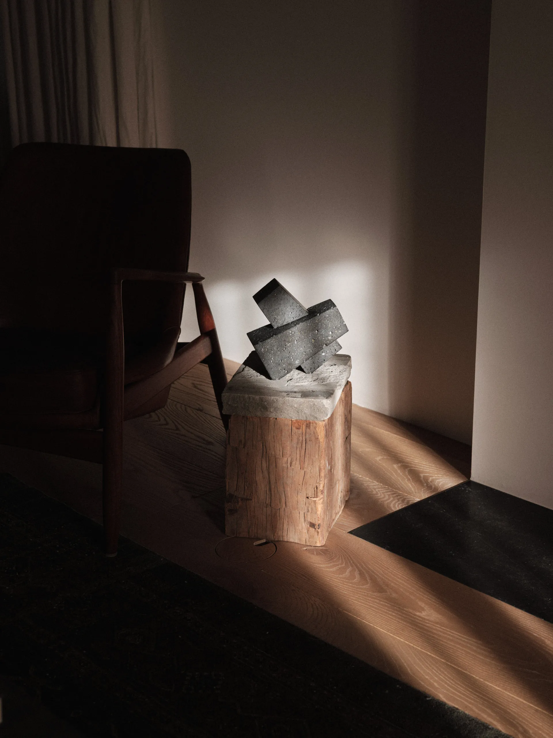 Converge bokstøtte, Lava stone Audo Copenhagen