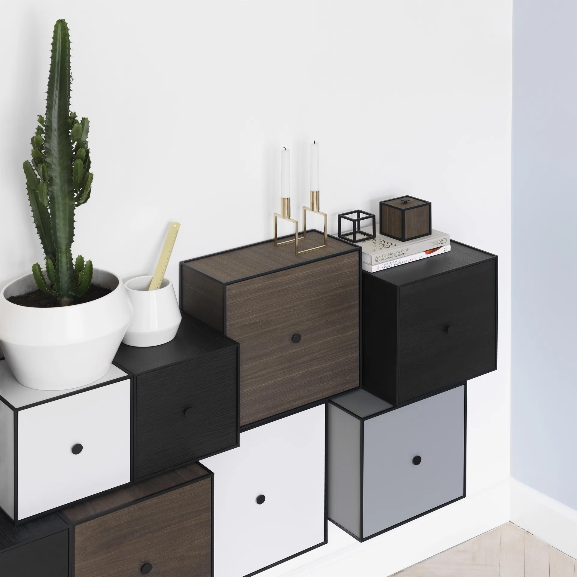 Frame 42 kube med dør, røyket eik Audo Copenhagen