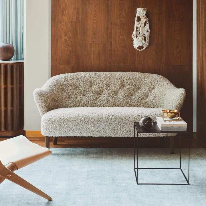 Ingeborg 2,5-seters sofa, saueskinn moonlight, ben eik natur Audo Copenhagen