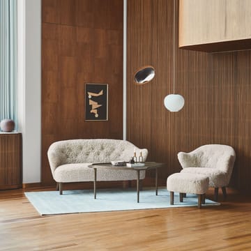 Ingeborg 2,5-seters sofa - saueskinn moonlight, ben eik røkt - Audo Copenhagen